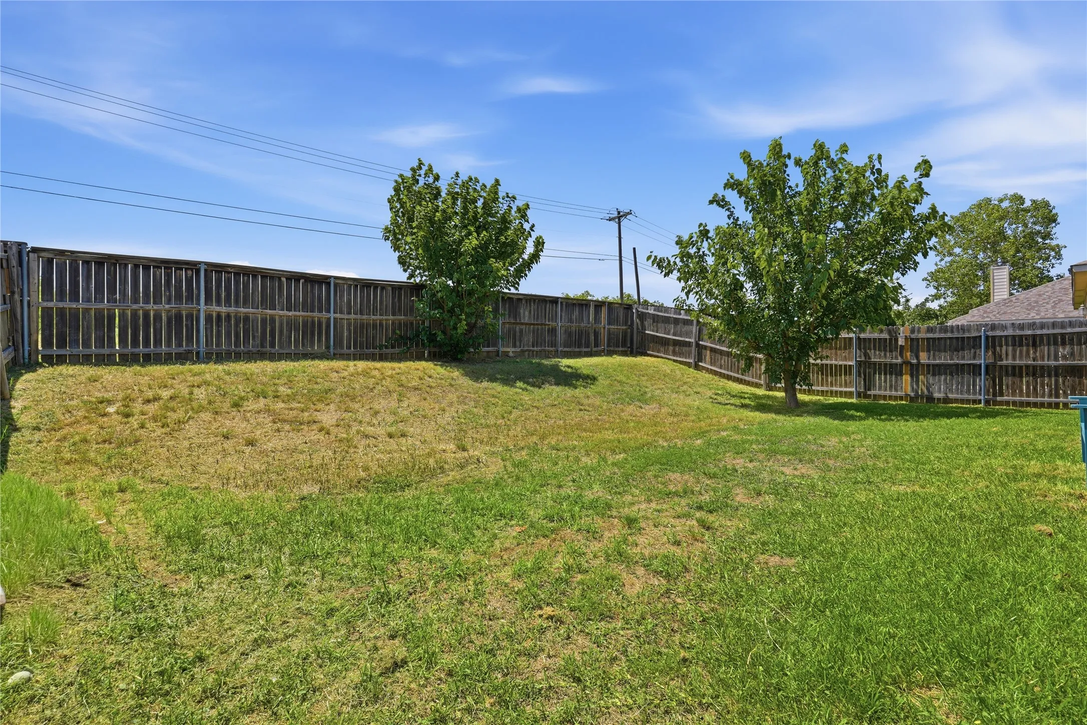Single Family Residence For Rent in Tarrant County , 13021 Evergreen Drive, Fort Worth, Texas 76244, 3 Bedroom, 2 Bathroom, 2 Garage spaces, 1,321 Sqft, built in 2003, mls#21355084, Real Estate Agent in Fort Worth, Homes For Rent in Tarrant county, Homes For Rent in Fort Worth, Realtor in Fort Worth Texas, Real Estate Brokerage Independent Realty Texas, Luminita Cordes Realtor