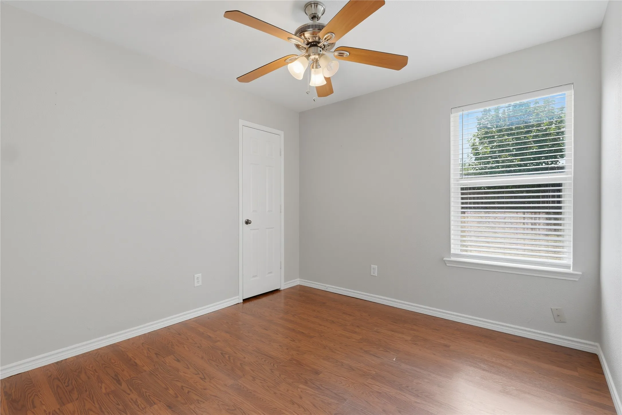 Single Family Residence For Rent in Tarrant County , 13021 Evergreen Drive, Fort Worth, Texas 76244, 3 Bedroom, 2 Bathroom, 2 Garage spaces, 1,321 Sqft, built in 2003, mls#21355084, Real Estate Agent in Fort Worth, Homes For Rent in Tarrant county, Homes For Rent in Fort Worth, Realtor in Fort Worth Texas, Real Estate Brokerage Independent Realty Texas, Luminita Cordes Realtor