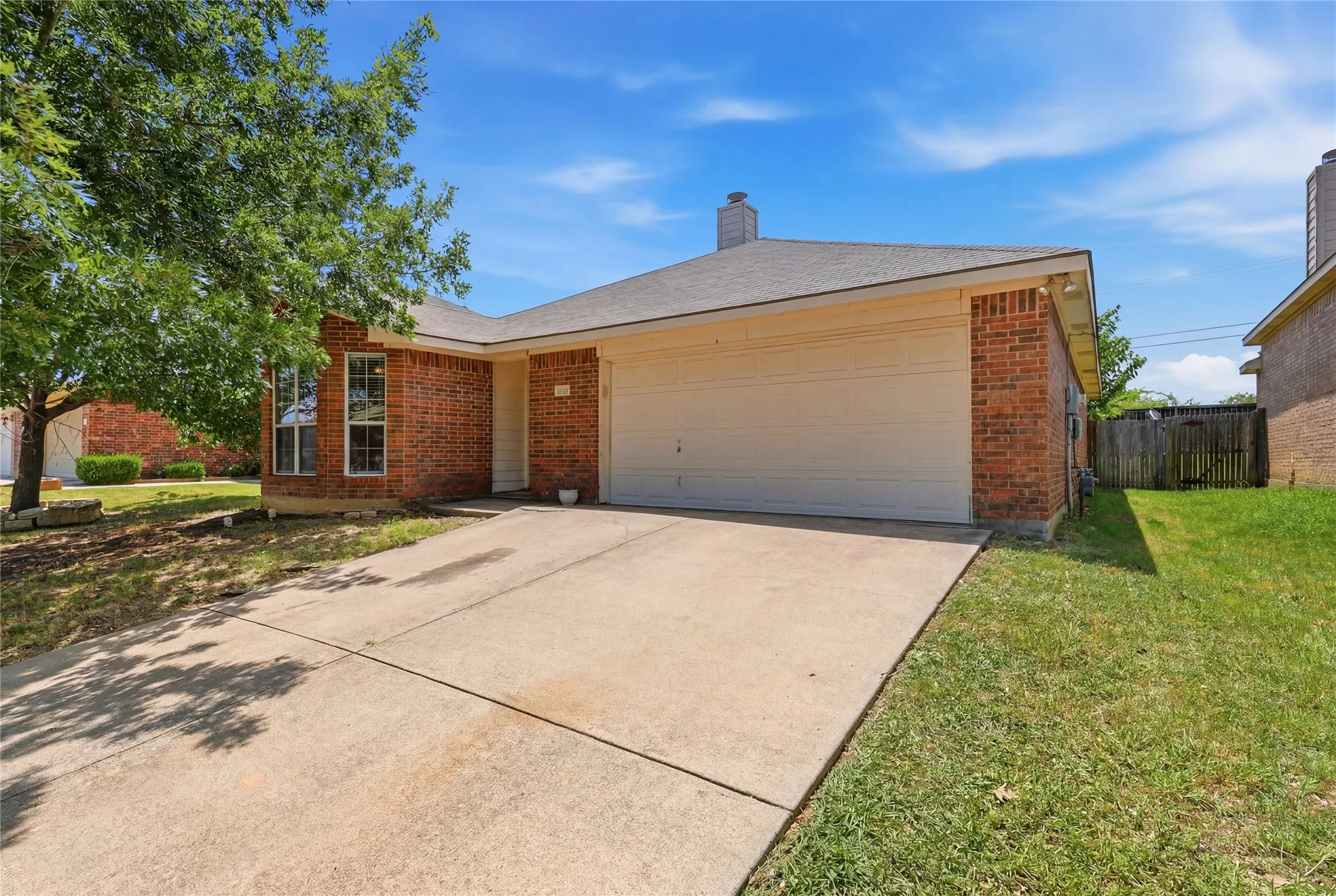 Single Family Residence For Rent in Tarrant County , 13021 Evergreen Drive, Fort Worth, Texas 76244, 3 Bedroom, 2 Bathroom, 2 Garage spaces, 1,321 Sqft, built in 2003, mls#21355084, Real Estate Agent in Fort Worth, Homes For Rent in Tarrant county, Homes For Rent in Fort Worth, Realtor in Fort Worth Texas, Real Estate Brokerage Independent Realty Texas, Luminita Cordes Realtor