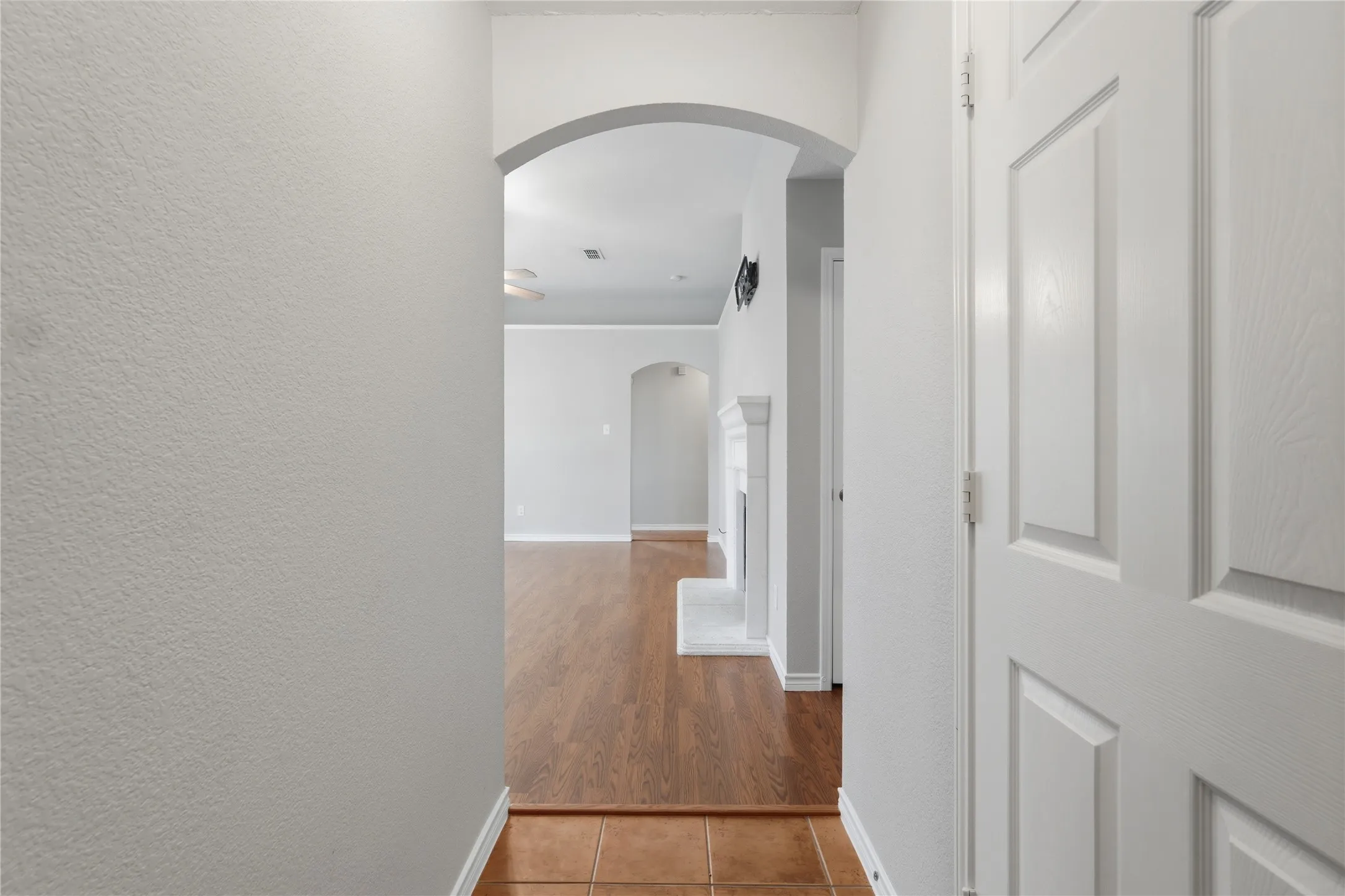 Single Family Residence For Rent in Tarrant County , 13021 Evergreen Drive, Fort Worth, Texas 76244, 3 Bedroom, 2 Bathroom, 2 Garage spaces, 1,321 Sqft, built in 2003, mls#21355084, Real Estate Agent in Fort Worth, Homes For Rent in Tarrant county, Homes For Rent in Fort Worth, Realtor in Fort Worth Texas, Real Estate Brokerage Independent Realty Texas, Luminita Cordes Realtor