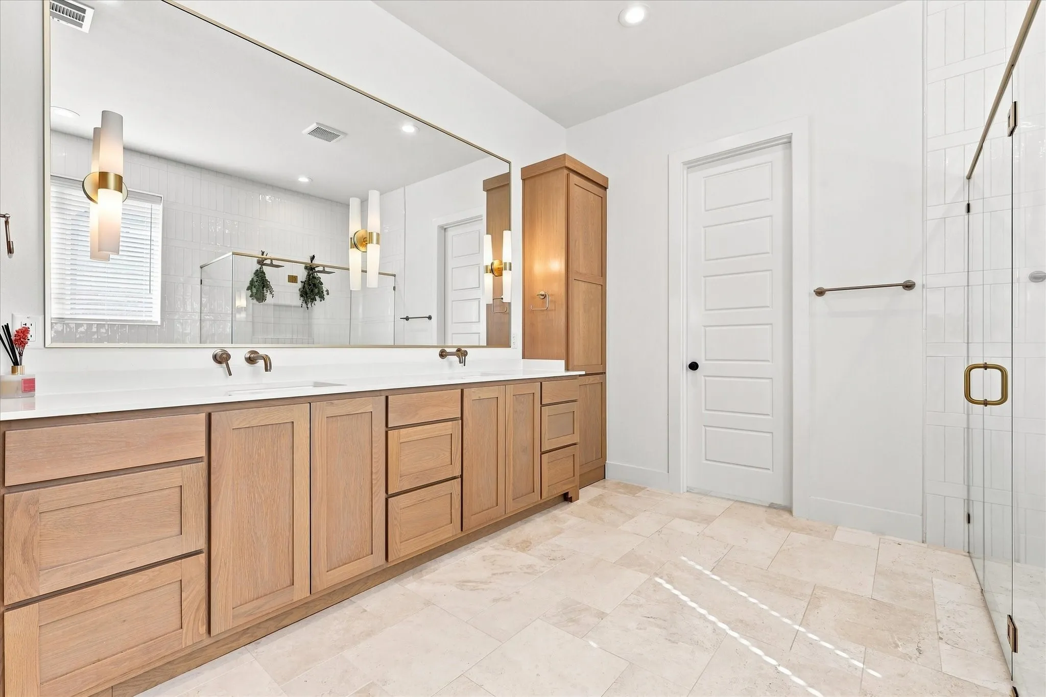 Single Family Residence For Sale in Ellis County , 1020 Hartson Way, Midlothian, Texas 76065, 5 Bedroom, 3 Bathroom, 3 Garage spaces, 3,258 Sqft, built in 2024, mls#21355004, Real Estate Agent in Midlothian, Homes For Sale in Ellis county, Homes For Sale in Midlothian, Realtor in Midlothian Texas, Real Estate Brokerage Independent Realty Texas, Luminita Cordes Realtor