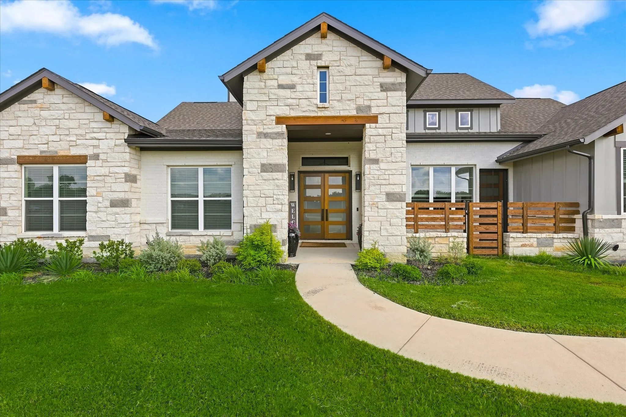 Single Family Residence For Sale in Ellis County , 1020 Hartson Way, Midlothian, Texas 76065, 5 Bedroom, 3 Bathroom, 3 Garage spaces, 3,258 Sqft, built in 2024, mls#21355004, Real Estate Agent in Midlothian, Homes For Sale in Ellis county, Homes For Sale in Midlothian, Realtor in Midlothian Texas, Real Estate Brokerage Independent Realty Texas, Luminita Cordes Realtor