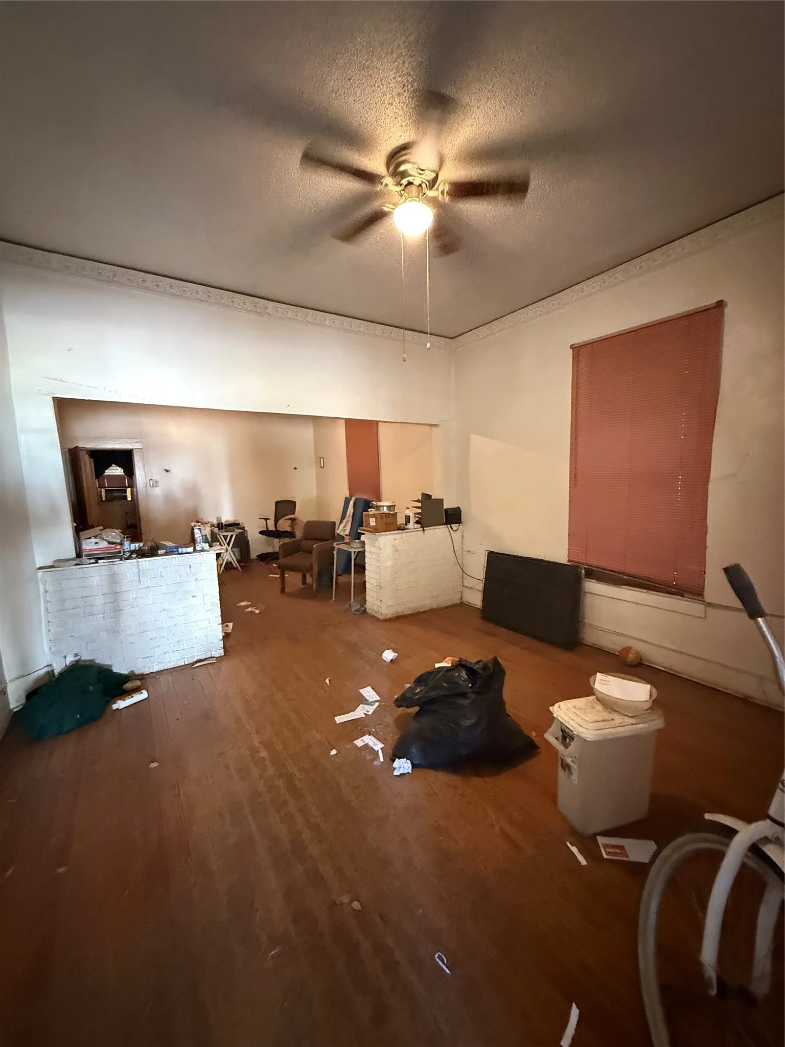 Single Family Residence For Sale in Dallas County , 4503 Leland Avenue, Dallas, Texas 75215, 2 Bedroom, 1 Bathroom, 1 Garage spaces, 1,232 Sqft, built in 1916, mls#21355072, Real Estate Agent in Dallas, Homes For Sale in Dallas county, Homes For Sale in Dallas, Realtor in Dallas Texas, Real Estate Brokerage Independent Realty Texas, Luminita Cordes Realtor