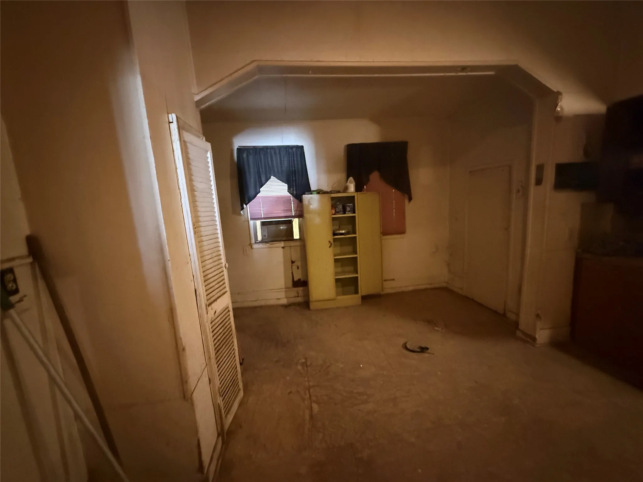 Single Family Residence For Sale in Dallas County , 4503 Leland Avenue, Dallas, Texas 75215, 2 Bedroom, 1 Bathroom, 1 Garage spaces, 1,232 Sqft, built in 1916, mls#21355072, Real Estate Agent in Dallas, Homes For Sale in Dallas county, Homes For Sale in Dallas, Realtor in Dallas Texas, Real Estate Brokerage Independent Realty Texas, Luminita Cordes Realtor
