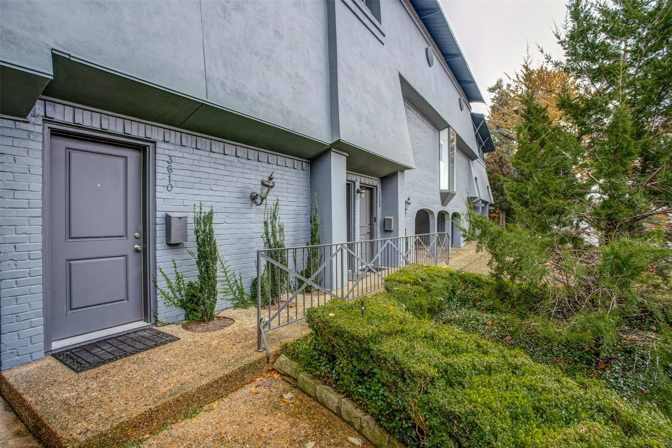 Condominium For Rent in Dallas County , 3610 Prescott Avenue, Dallas, Texas 75219, 2 Bedroom, 2 Bathroom, 1 Garage spaces, 1,117 Sqft, built in 1968, Price $2,620, mls#21348444, Real Estate Agent in Dallas, Homes For Rent in Dallas county, Homes For Rent in Dallas, Realtor in Dallas Texas, Real Estate Brokerage Independent Realty Texas, Luminita Cordes Realtor