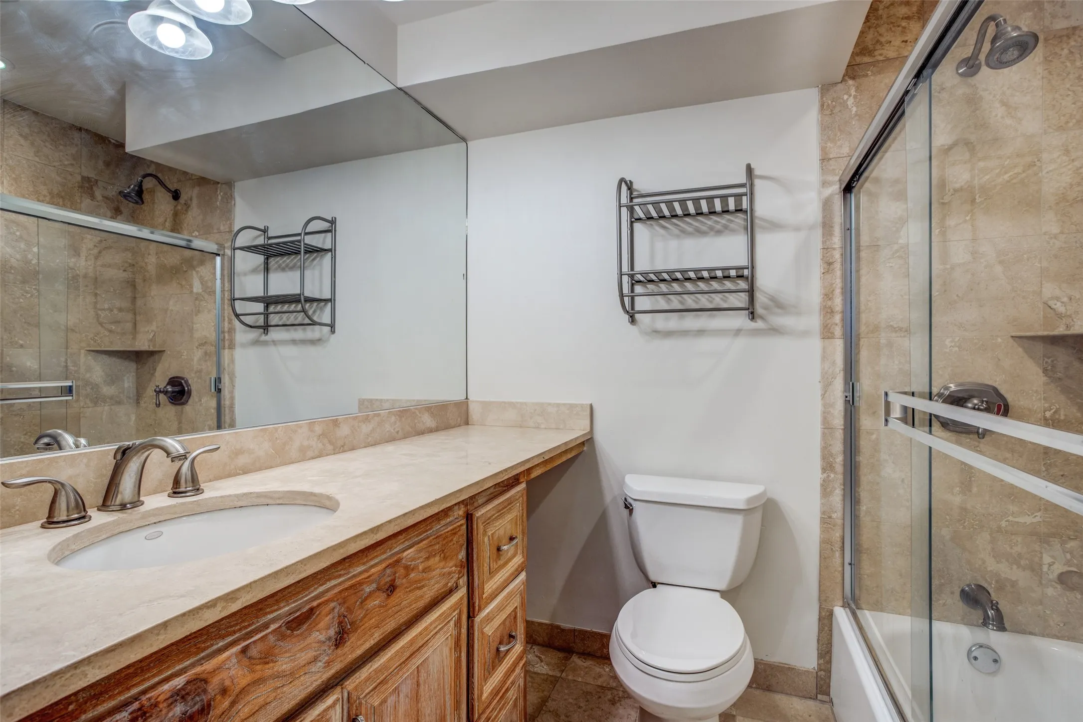 Condominium For Rent in Dallas County , 3610 Prescott Avenue, Dallas, Texas 75219, 2 Bedroom, 2 Bathroom, 1 Garage spaces, 1,117 Sqft, built in 1968, Price $2,620, mls#21348444, Real Estate Agent in Dallas, Homes For Rent in Dallas county, Homes For Rent in Dallas, Realtor in Dallas Texas, Real Estate Brokerage Independent Realty Texas, Luminita Cordes Realtor