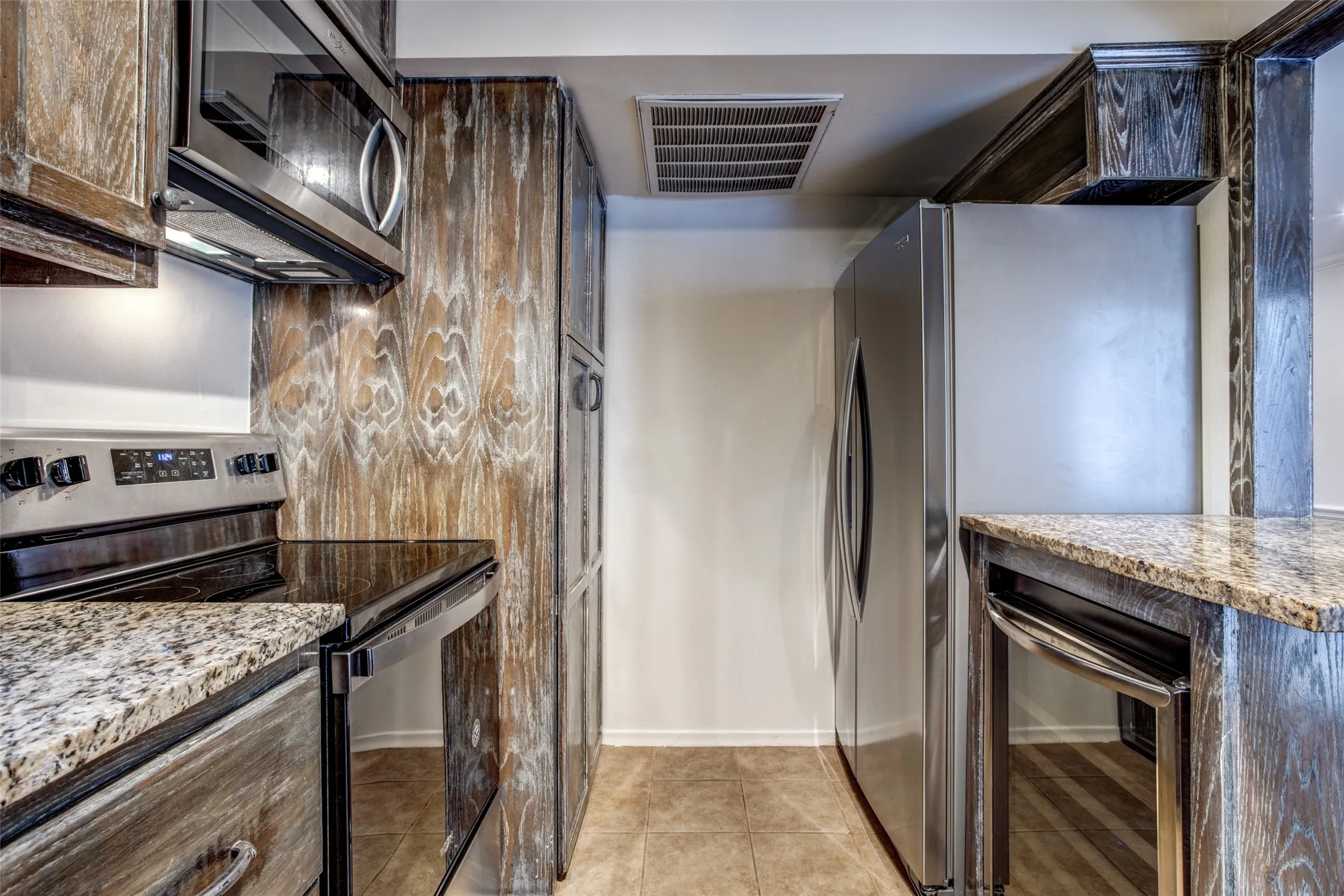 Condominium For Rent in Dallas County , 3610 Prescott Avenue, Dallas, Texas 75219, 2 Bedroom, 2 Bathroom, 1 Garage spaces, 1,117 Sqft, built in 1968, Price $2,620, mls#21348444, Real Estate Agent in Dallas, Homes For Rent in Dallas county, Homes For Rent in Dallas, Realtor in Dallas Texas, Real Estate Brokerage Independent Realty Texas, Luminita Cordes Realtor