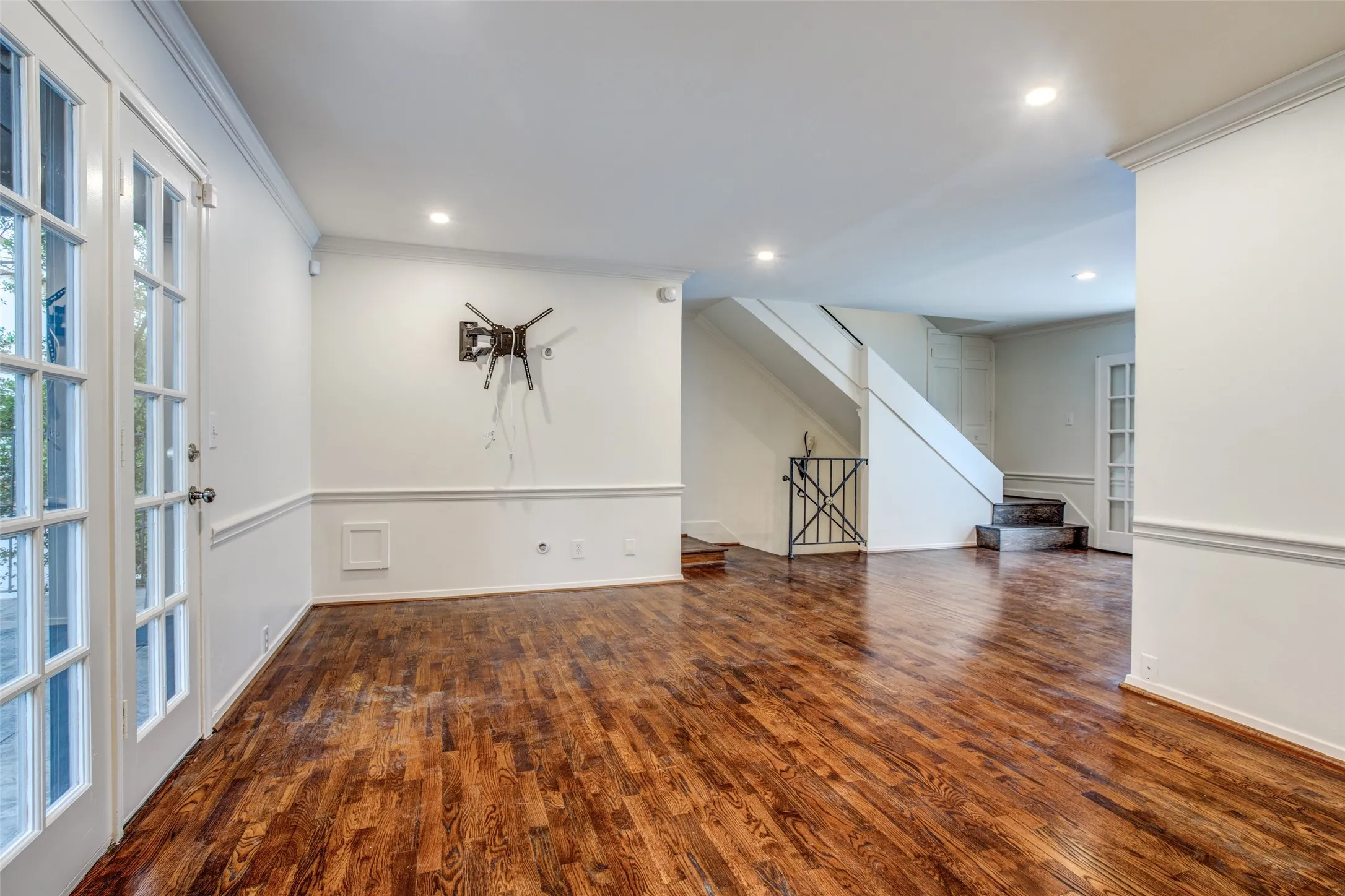 Condominium For Rent in Dallas County , 3610 Prescott Avenue, Dallas, Texas 75219, 2 Bedroom, 2 Bathroom, 1 Garage spaces, 1,117 Sqft, built in 1968, Price $2,620, mls#21348444, Real Estate Agent in Dallas, Homes For Rent in Dallas county, Homes For Rent in Dallas, Realtor in Dallas Texas, Real Estate Brokerage Independent Realty Texas, Luminita Cordes Realtor