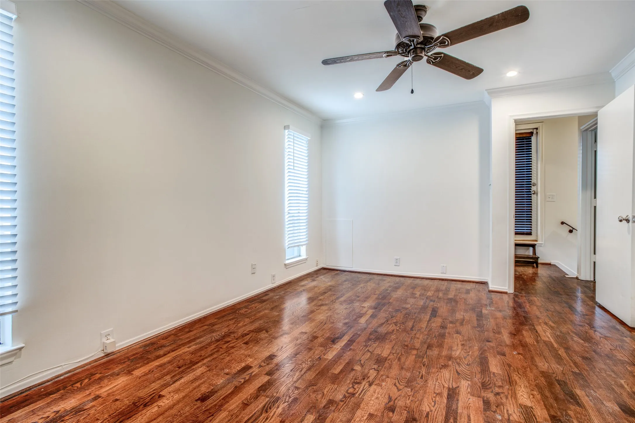 Condominium For Rent in Dallas County , 3610 Prescott Avenue, Dallas, Texas 75219, 2 Bedroom, 2 Bathroom, 1 Garage spaces, 1,117 Sqft, built in 1968, Price $2,620, mls#21348444, Real Estate Agent in Dallas, Homes For Rent in Dallas county, Homes For Rent in Dallas, Realtor in Dallas Texas, Real Estate Brokerage Independent Realty Texas, Luminita Cordes Realtor