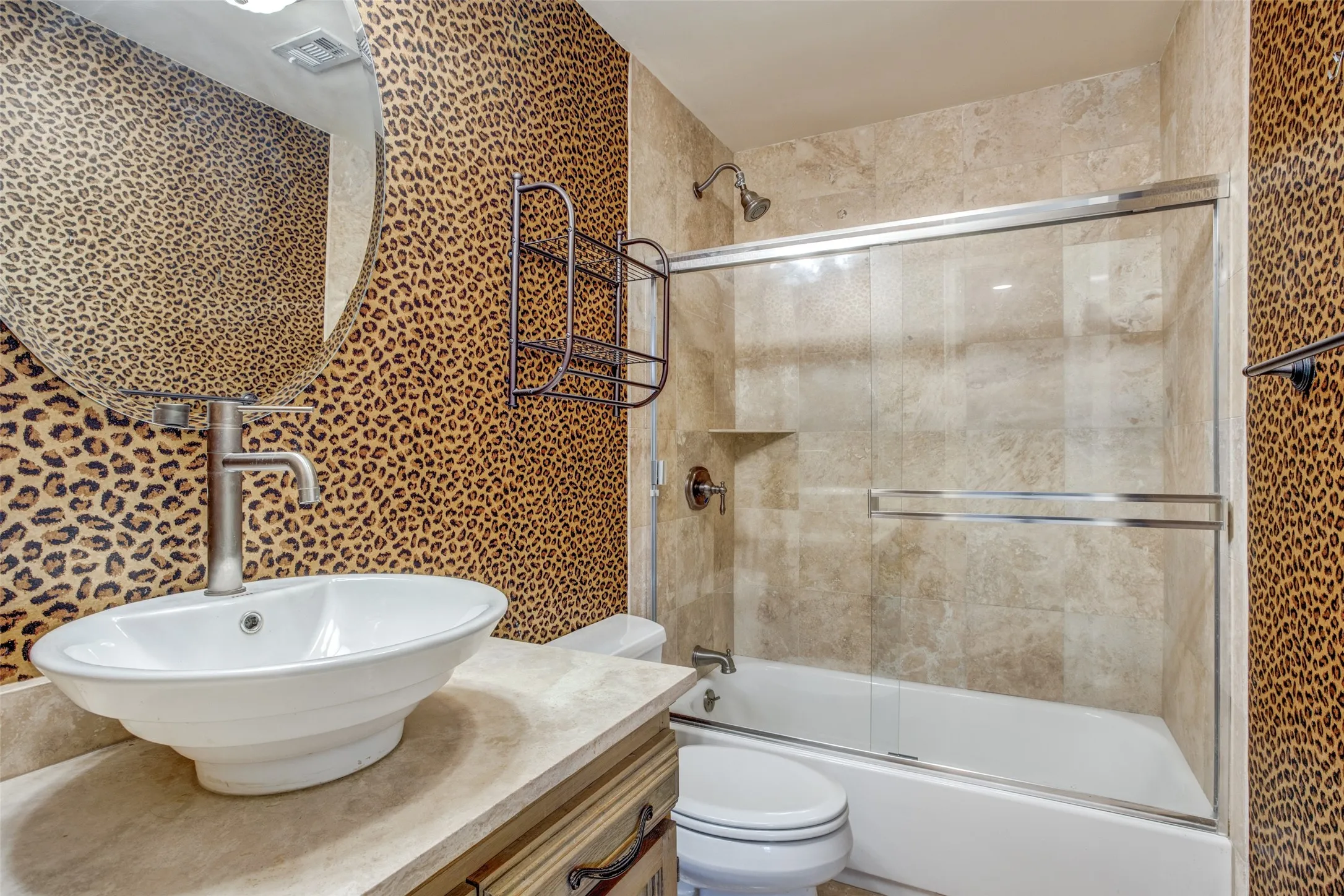 Condominium For Rent in Dallas County , 3610 Prescott Avenue, Dallas, Texas 75219, 2 Bedroom, 2 Bathroom, 1 Garage spaces, 1,117 Sqft, built in 1968, Price $2,620, mls#21348444, Real Estate Agent in Dallas, Homes For Rent in Dallas county, Homes For Rent in Dallas, Realtor in Dallas Texas, Real Estate Brokerage Independent Realty Texas, Luminita Cordes Realtor
