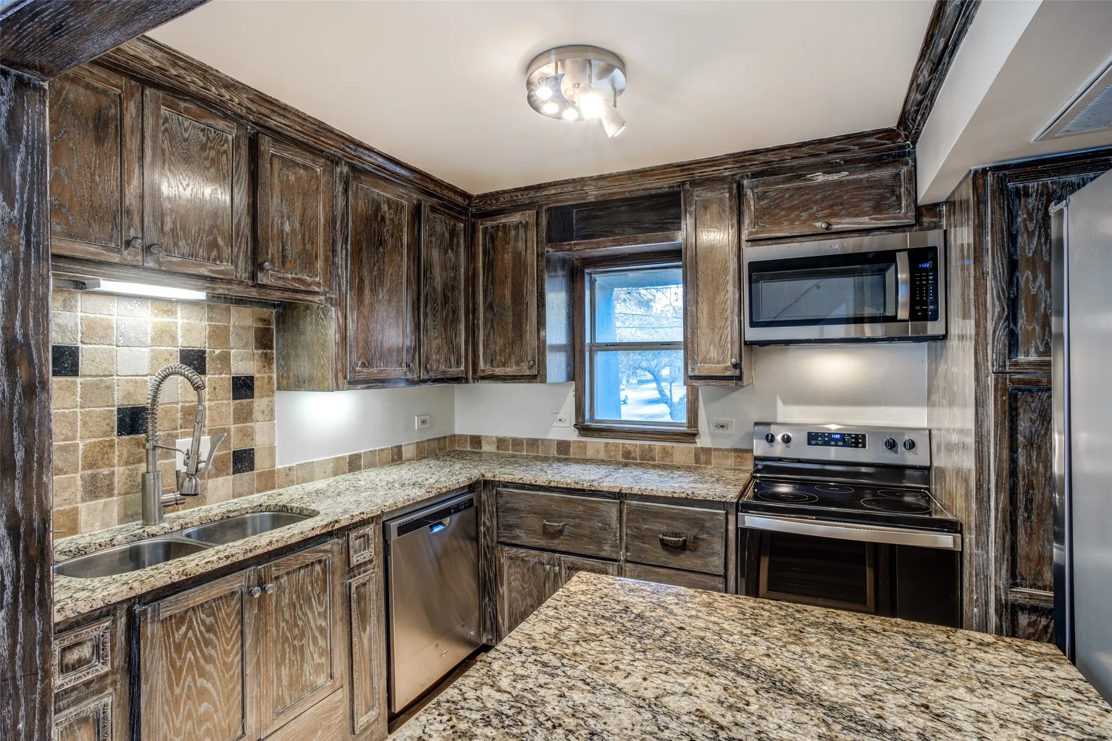 Condominium For Rent in Dallas County , 3610 Prescott Avenue, Dallas, Texas 75219, 2 Bedroom, 2 Bathroom, 1 Garage spaces, 1,117 Sqft, built in 1968, Price $2,620, mls#21348444, Real Estate Agent in Dallas, Homes For Rent in Dallas county, Homes For Rent in Dallas, Realtor in Dallas Texas, Real Estate Brokerage Independent Realty Texas, Luminita Cordes Realtor