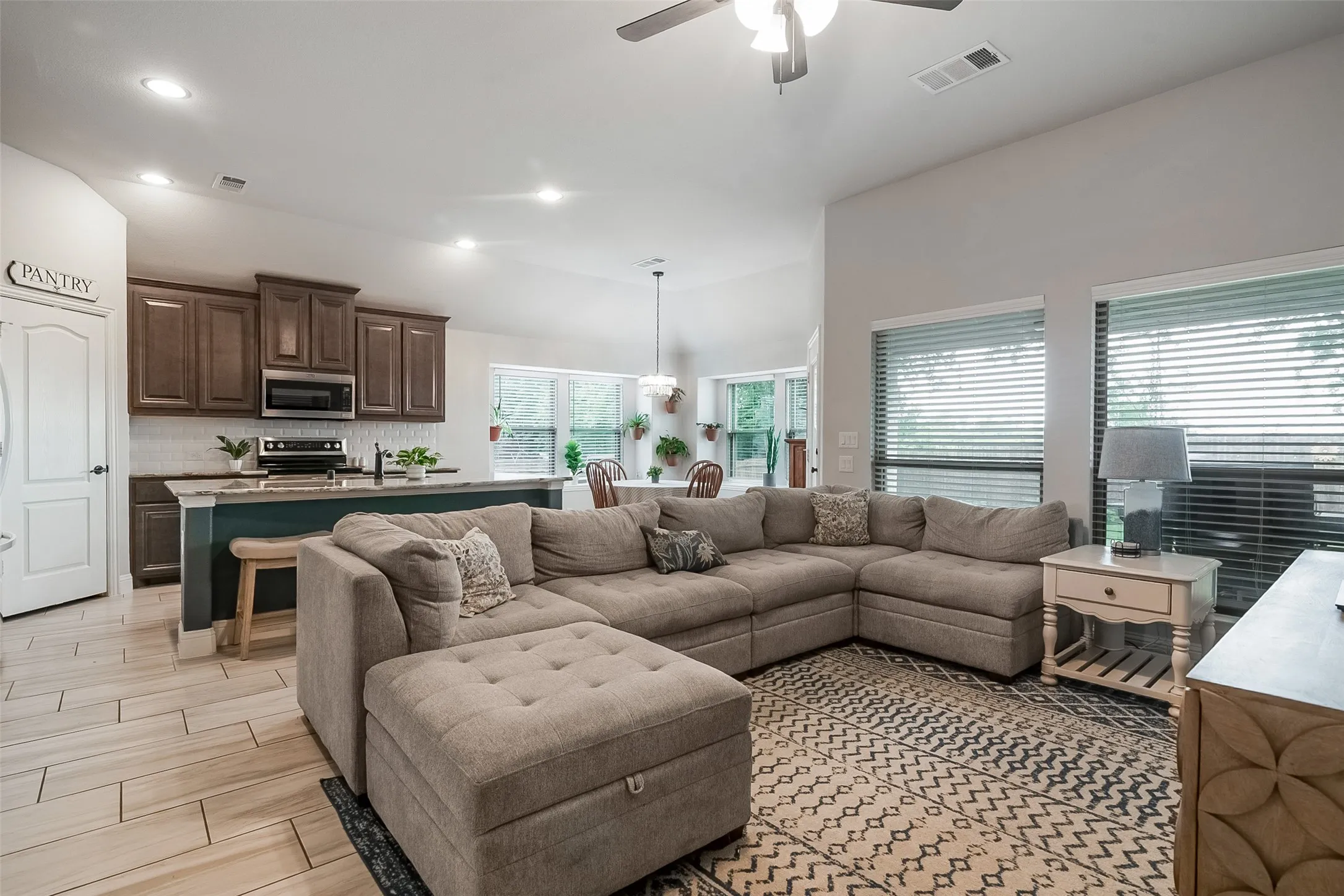 Single Family Residence For Sale in Grayson County , 201 Providence Drive, Van Alstyne, Texas 75495, 3 Bedroom, 2 Bathroom, 2 Garage spaces, 1,611 Sqft, built in 2021, mls#21354986, Real Estate Agent in Van Alstyne, Homes For Sale in Grayson county, Homes For Sale in Van Alstyne, Realtor in Van Alstyne Texas, Real Estate Brokerage Independent Realty Texas, Luminita Cordes Realtor