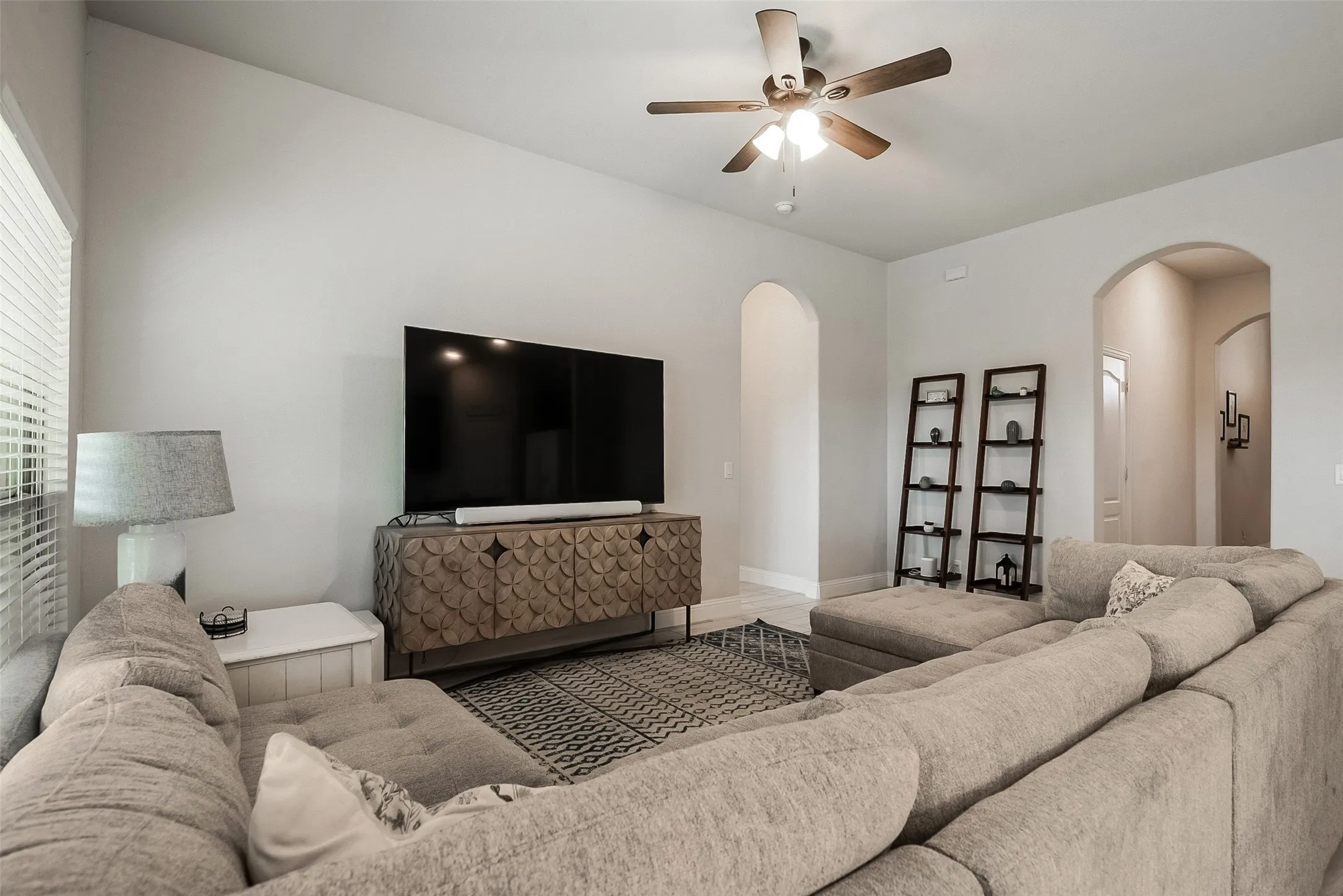 Single Family Residence For Sale in Grayson County , 201 Providence Drive, Van Alstyne, Texas 75495, 3 Bedroom, 2 Bathroom, 2 Garage spaces, 1,611 Sqft, built in 2021, mls#21354986, Real Estate Agent in Van Alstyne, Homes For Sale in Grayson county, Homes For Sale in Van Alstyne, Realtor in Van Alstyne Texas, Real Estate Brokerage Independent Realty Texas, Luminita Cordes Realtor