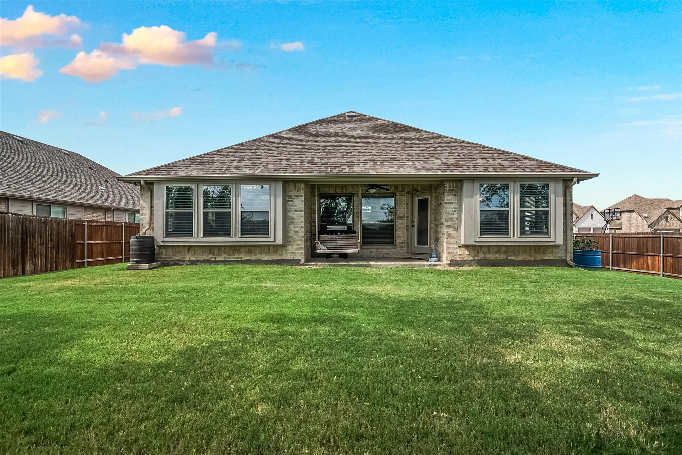 Single Family Residence For Sale in Grayson County , 201 Providence Drive, Van Alstyne, Texas 75495, 3 Bedroom, 2 Bathroom, 2 Garage spaces, 1,611 Sqft, built in 2021, mls#21354986, Real Estate Agent in Van Alstyne, Homes For Sale in Grayson county, Homes For Sale in Van Alstyne, Realtor in Van Alstyne Texas, Real Estate Brokerage Independent Realty Texas, Luminita Cordes Realtor