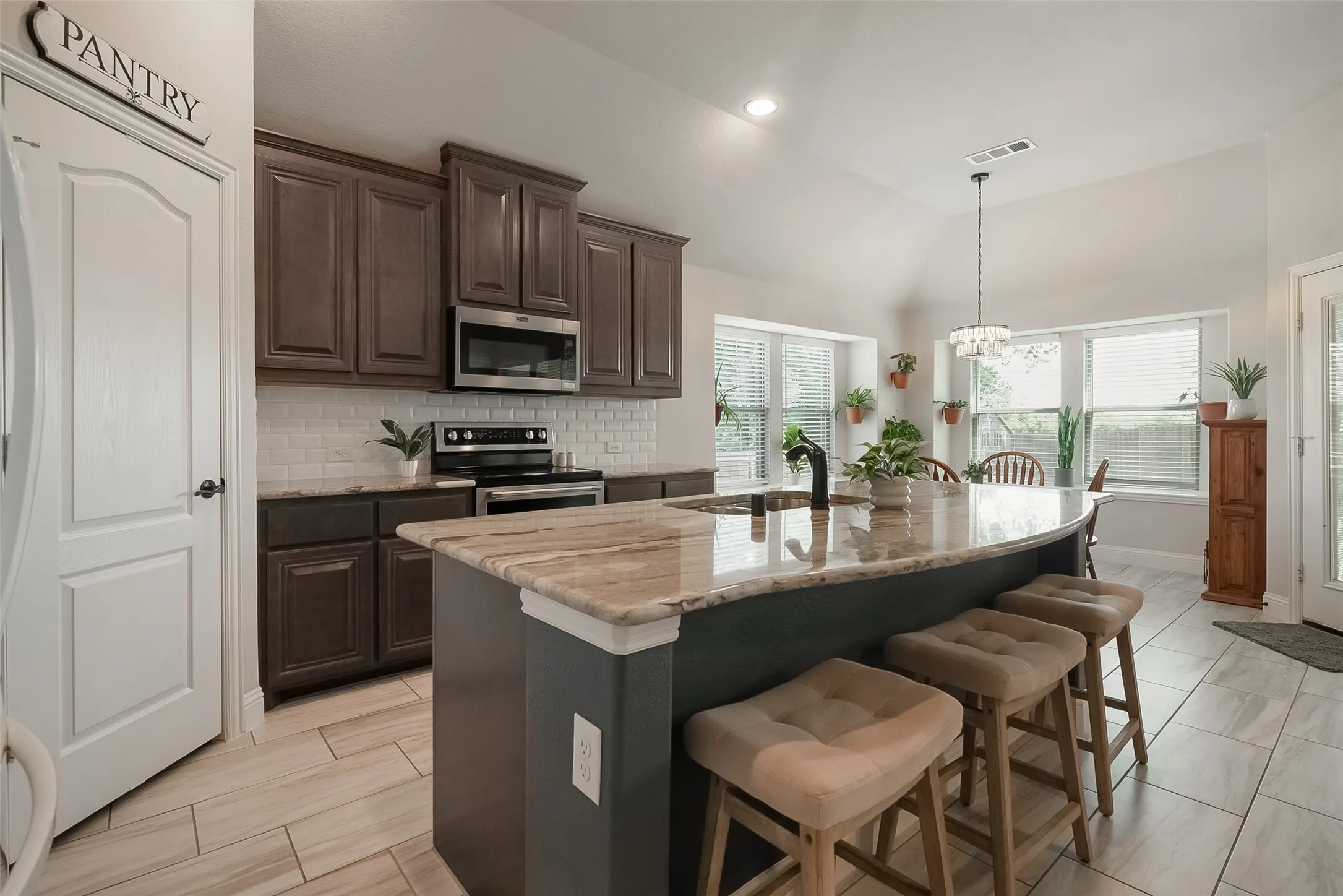 Single Family Residence For Sale in Grayson County , 201 Providence Drive, Van Alstyne, Texas 75495, 3 Bedroom, 2 Bathroom, 2 Garage spaces, 1,611 Sqft, built in 2021, mls#21354986, Real Estate Agent in Van Alstyne, Homes For Sale in Grayson county, Homes For Sale in Van Alstyne, Realtor in Van Alstyne Texas, Real Estate Brokerage Independent Realty Texas, Luminita Cordes Realtor