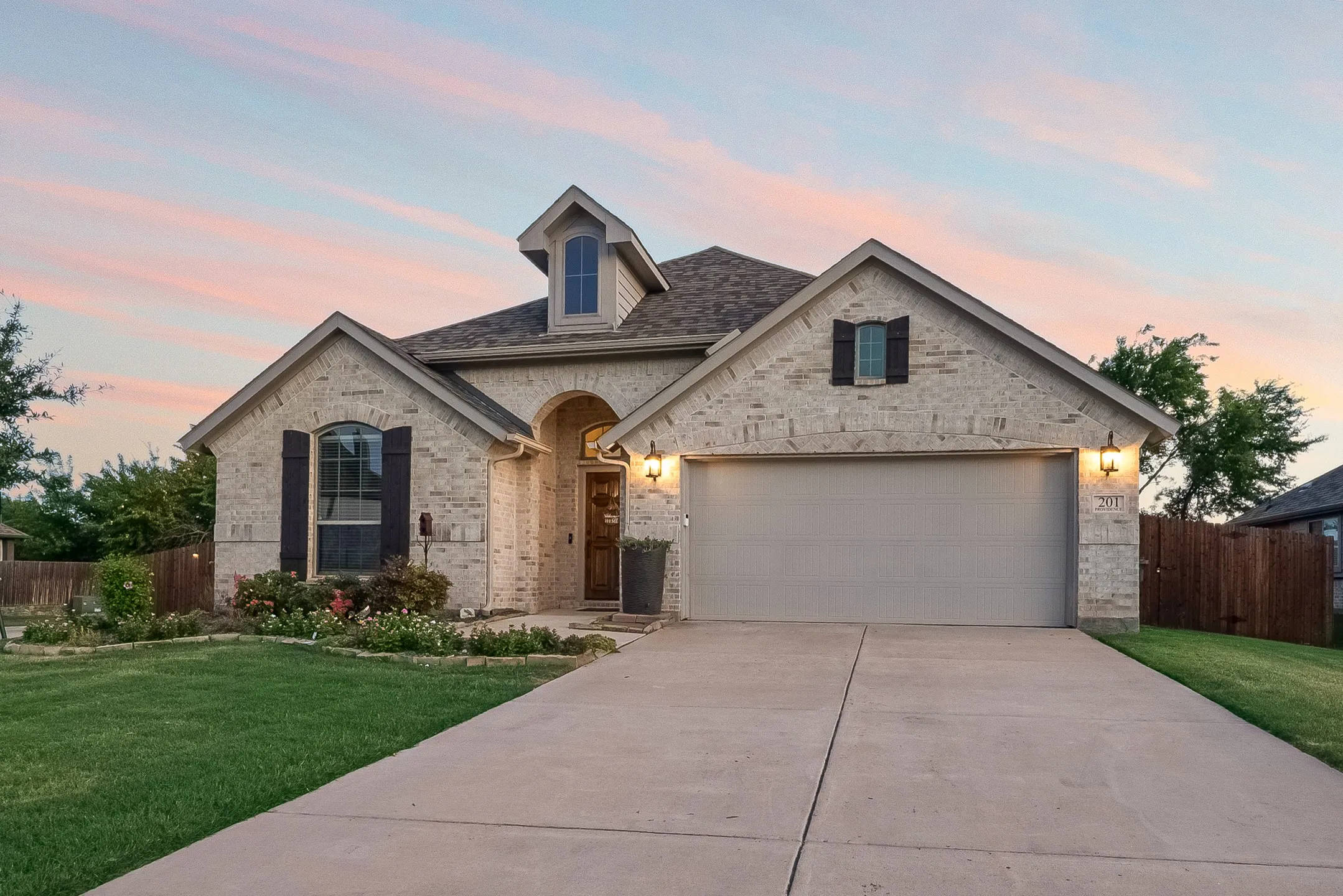 Single Family Residence For Sale in Grayson County , 201 Providence Drive, Van Alstyne, Texas 75495, 3 Bedroom, 2 Bathroom, 2 Garage spaces, 1,611 Sqft, built in 2021, mls#21354986, Real Estate Agent in Van Alstyne, Homes For Sale in Grayson county, Homes For Sale in Van Alstyne, Realtor in Van Alstyne Texas, Real Estate Brokerage Independent Realty Texas, Luminita Cordes Realtor