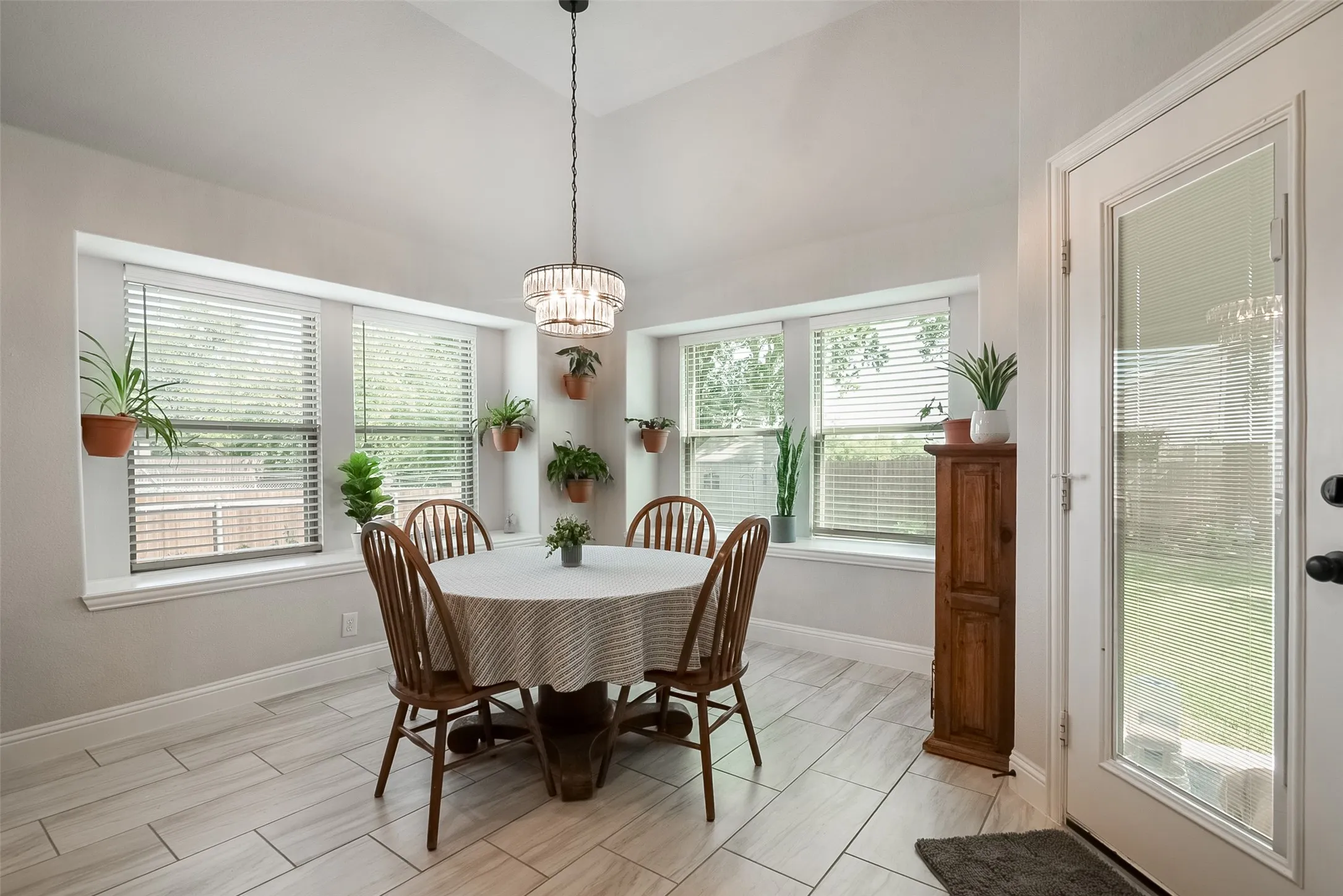 Single Family Residence For Sale in Grayson County , 201 Providence Drive, Van Alstyne, Texas 75495, 3 Bedroom, 2 Bathroom, 2 Garage spaces, 1,611 Sqft, built in 2021, mls#21354986, Real Estate Agent in Van Alstyne, Homes For Sale in Grayson county, Homes For Sale in Van Alstyne, Realtor in Van Alstyne Texas, Real Estate Brokerage Independent Realty Texas, Luminita Cordes Realtor