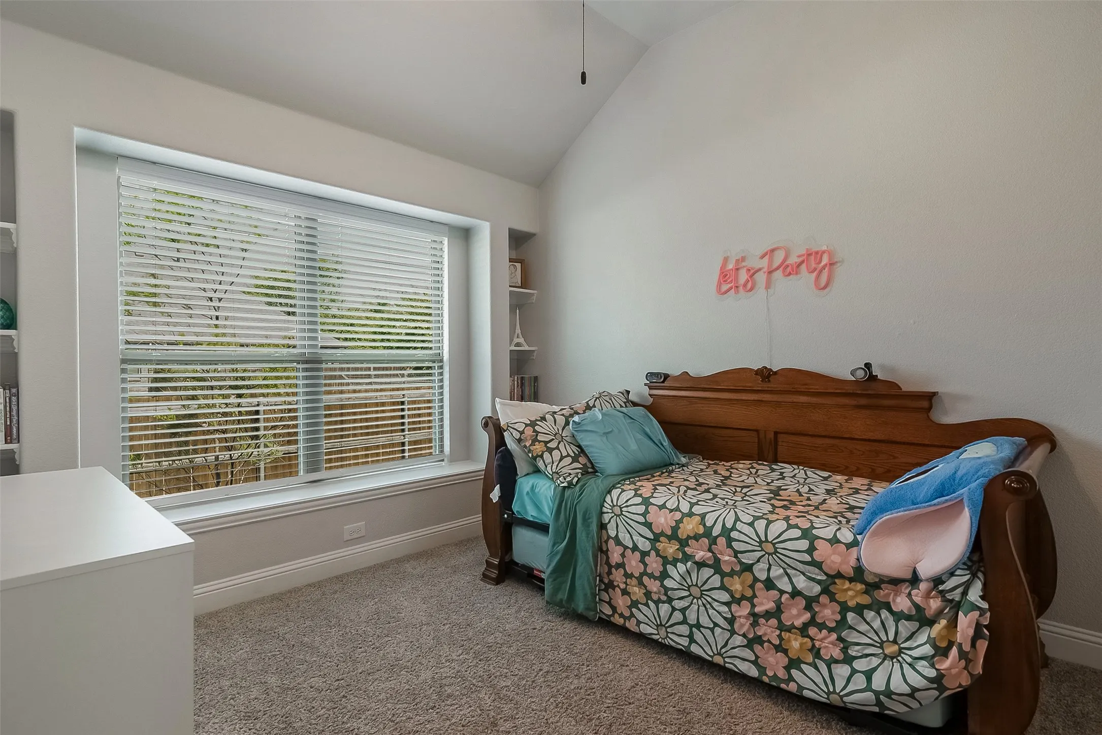 Single Family Residence For Sale in Grayson County , 201 Providence Drive, Van Alstyne, Texas 75495, 3 Bedroom, 2 Bathroom, 2 Garage spaces, 1,611 Sqft, built in 2021, mls#21354986, Real Estate Agent in Van Alstyne, Homes For Sale in Grayson county, Homes For Sale in Van Alstyne, Realtor in Van Alstyne Texas, Real Estate Brokerage Independent Realty Texas, Luminita Cordes Realtor