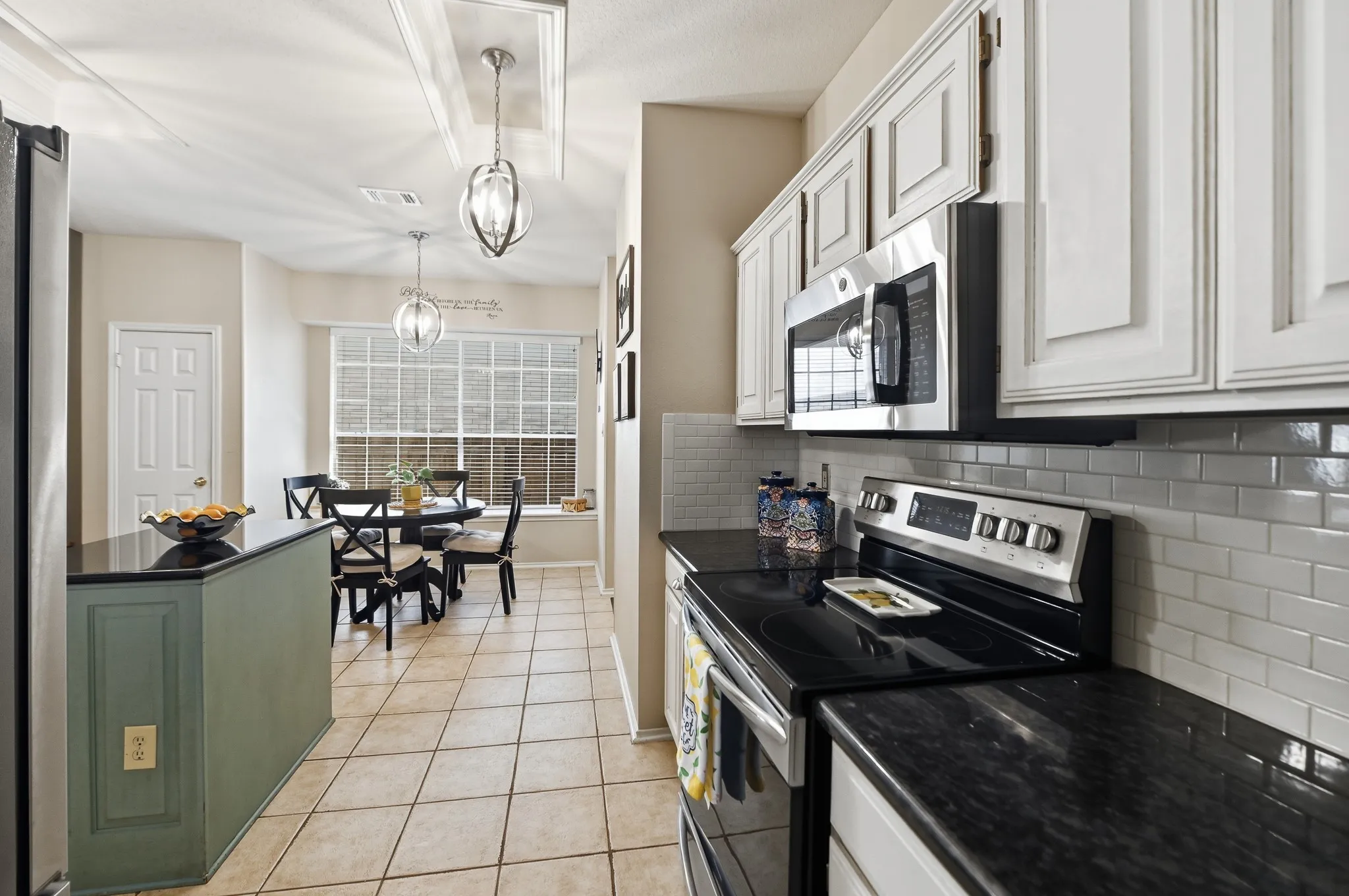 Single Family Residence For Sale in Bexar County , 2011 Chittim Trail Drive, San Antonio, Texas 78232, 4 Bedroom, 3 Bathroom, 2 Garage spaces, 2,693 Sqft, built in 1991, Price $450,000, mls#21351599, Real Estate Agent in San Antonio, Homes For Sale in Bexar county, Homes For Sale in San Antonio, Realtor in San Antonio Texas, Real Estate Brokerage Independent Realty Texas, Luminita Cordes Realtor