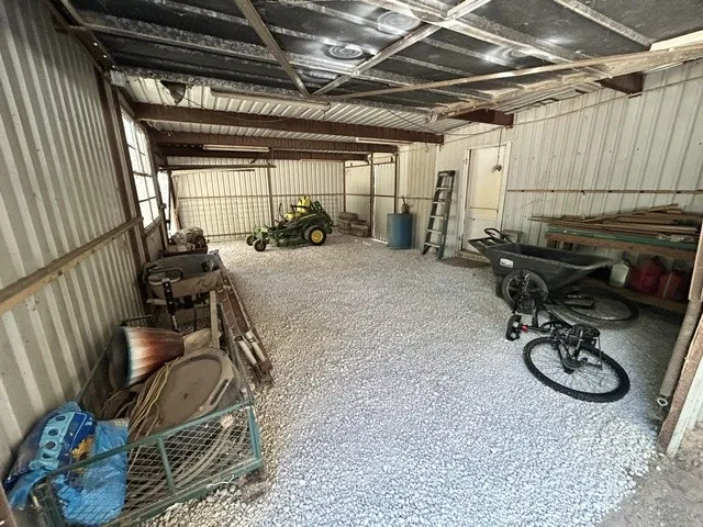 This is the storage area off the metal workshop used as equipment storage.  Lots of space here.