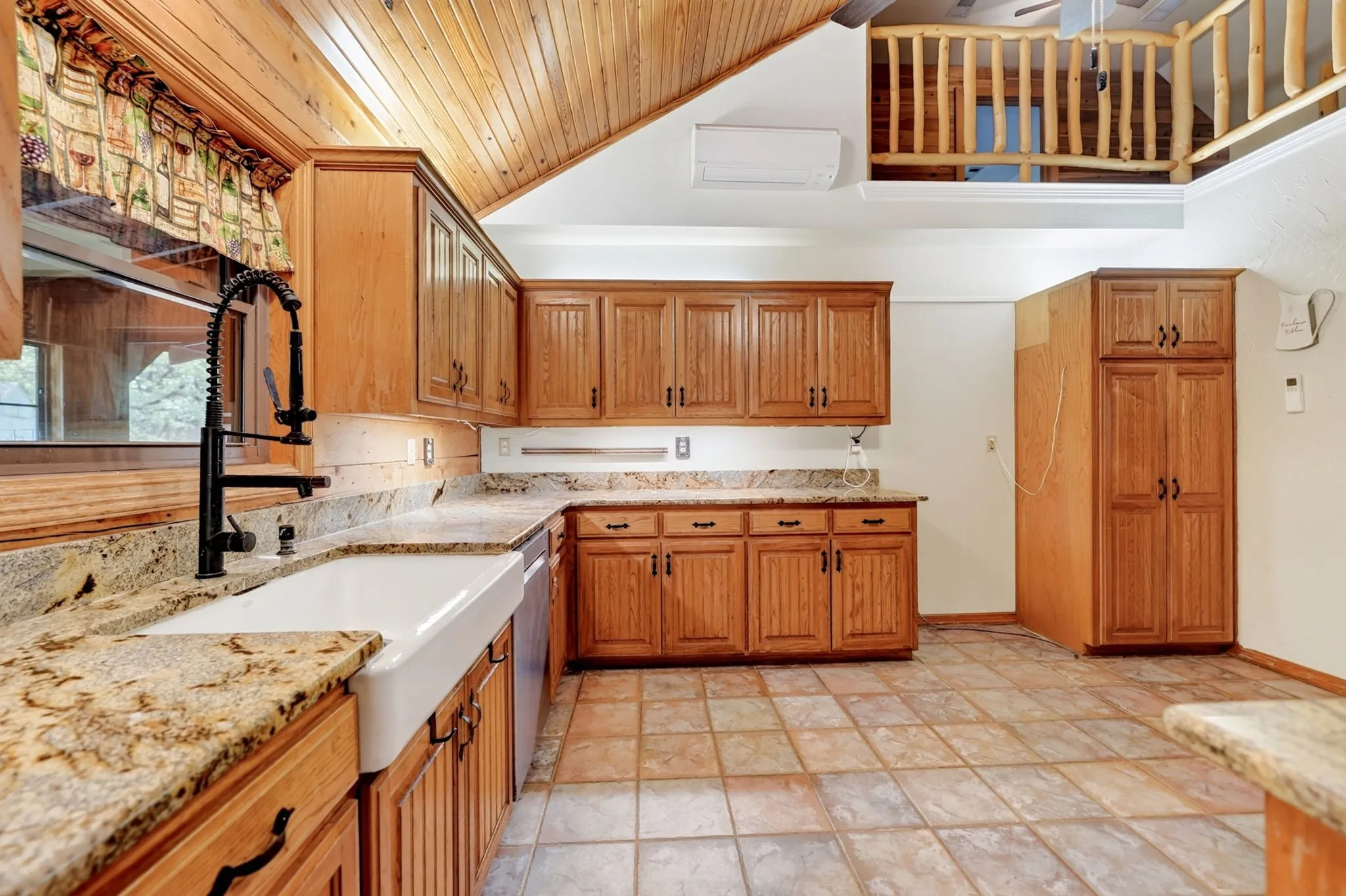 Single Family Residence For Sale in Hunt County , 7223 Fm 2101, Quinlan, Texas 75474, 3 Bedroom, 3 Bathroom, Garage spaces, 2,160 Sqft, built in 1998, mls#21346307, Real Estate Agent in Quinlan, Homes For Sale in Hunt county, Homes For Sale in Quinlan, Realtor in Quinlan Texas, Real Estate Brokerage Independent Realty Texas, Luminita Cordes Realtor