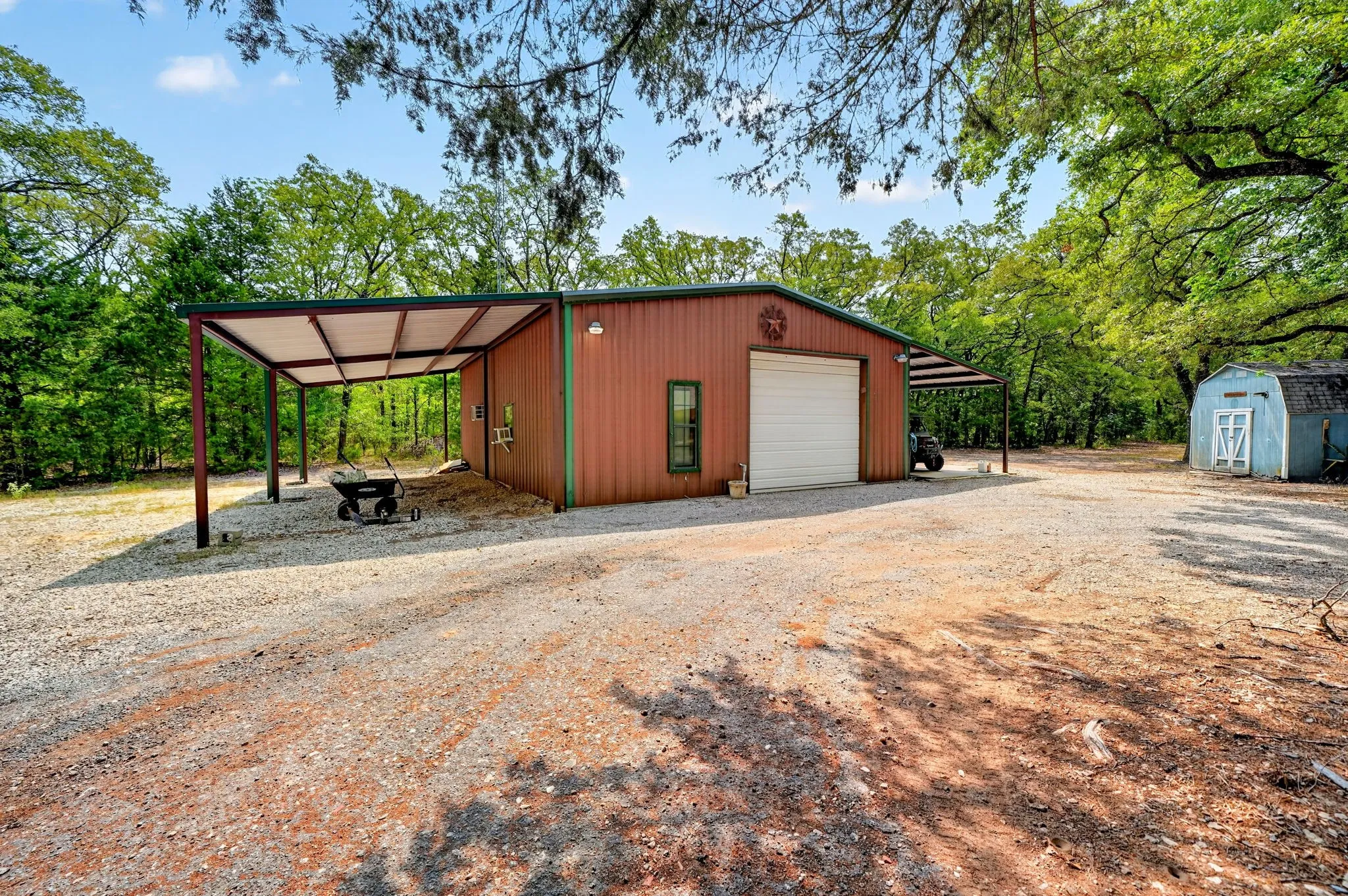 Single Family Residence For Sale in Hunt County , 7223 Fm 2101, Quinlan, Texas 75474, 3 Bedroom, 3 Bathroom, Garage spaces, 2,160 Sqft, built in 1998, mls#21346307, Real Estate Agent in Quinlan, Homes For Sale in Hunt county, Homes For Sale in Quinlan, Realtor in Quinlan Texas, Real Estate Brokerage Independent Realty Texas, Luminita Cordes Realtor