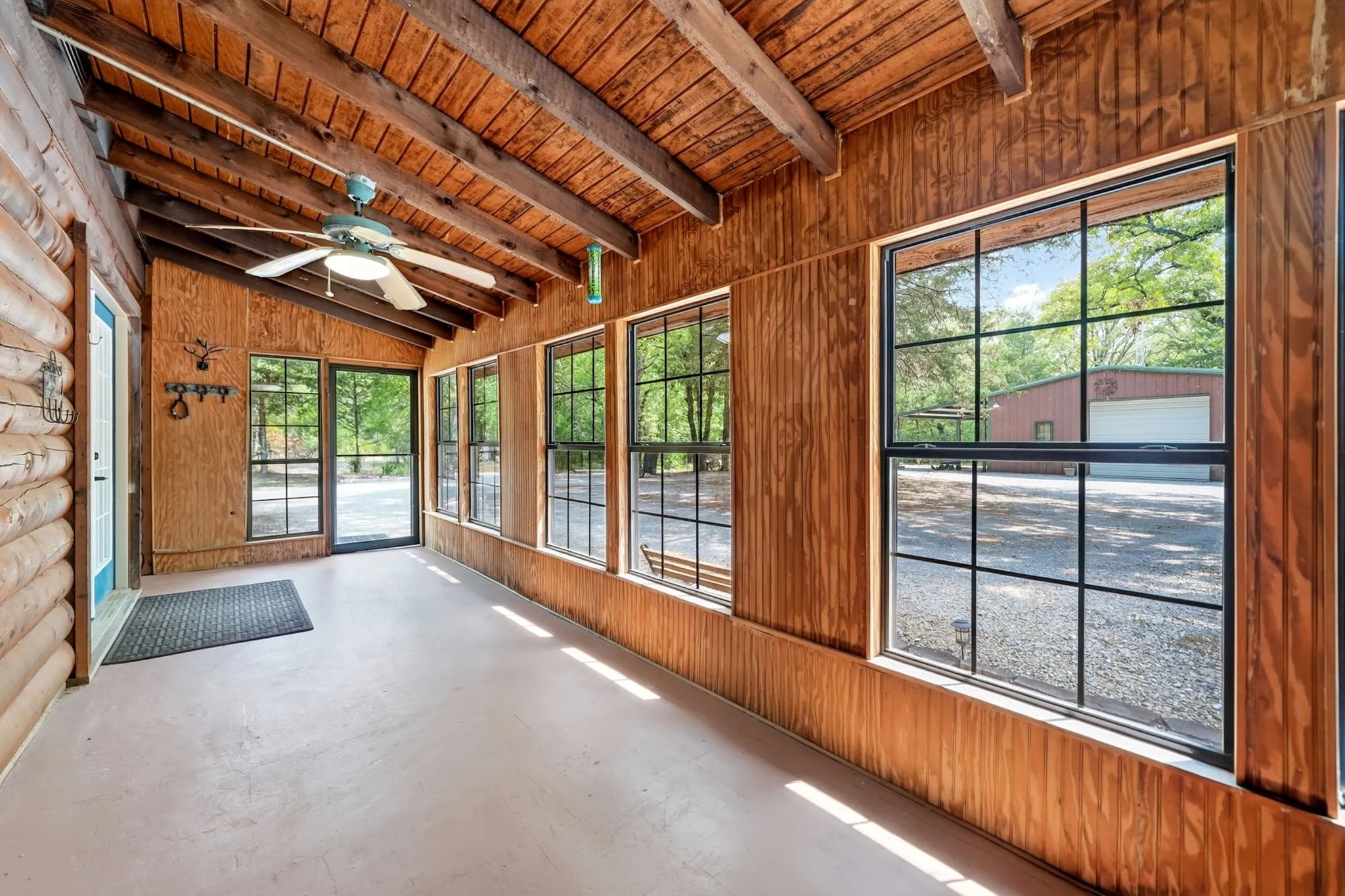 Single Family Residence For Sale in Hunt County , 7223 Fm 2101, Quinlan, Texas 75474, 3 Bedroom, 3 Bathroom, Garage spaces, 2,160 Sqft, built in 1998, mls#21346307, Real Estate Agent in Quinlan, Homes For Sale in Hunt county, Homes For Sale in Quinlan, Realtor in Quinlan Texas, Real Estate Brokerage Independent Realty Texas, Luminita Cordes Realtor