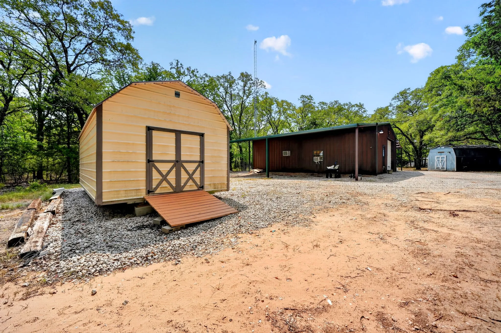 Single Family Residence For Sale in Hunt County , 7223 Fm 2101, Quinlan, Texas 75474, 3 Bedroom, 3 Bathroom, Garage spaces, 2,160 Sqft, built in 1998, mls#21346307, Real Estate Agent in Quinlan, Homes For Sale in Hunt county, Homes For Sale in Quinlan, Realtor in Quinlan Texas, Real Estate Brokerage Independent Realty Texas, Luminita Cordes Realtor