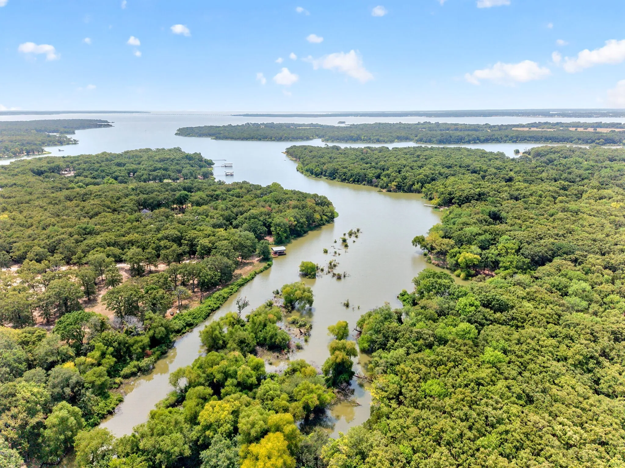 Single Family Residence For Sale in Hunt County , 7223 Fm 2101, Quinlan, Texas 75474, 3 Bedroom, 3 Bathroom, Garage spaces, 2,160 Sqft, built in 1998, mls#21346307, Real Estate Agent in Quinlan, Homes For Sale in Hunt county, Homes For Sale in Quinlan, Realtor in Quinlan Texas, Real Estate Brokerage Independent Realty Texas, Luminita Cordes Realtor