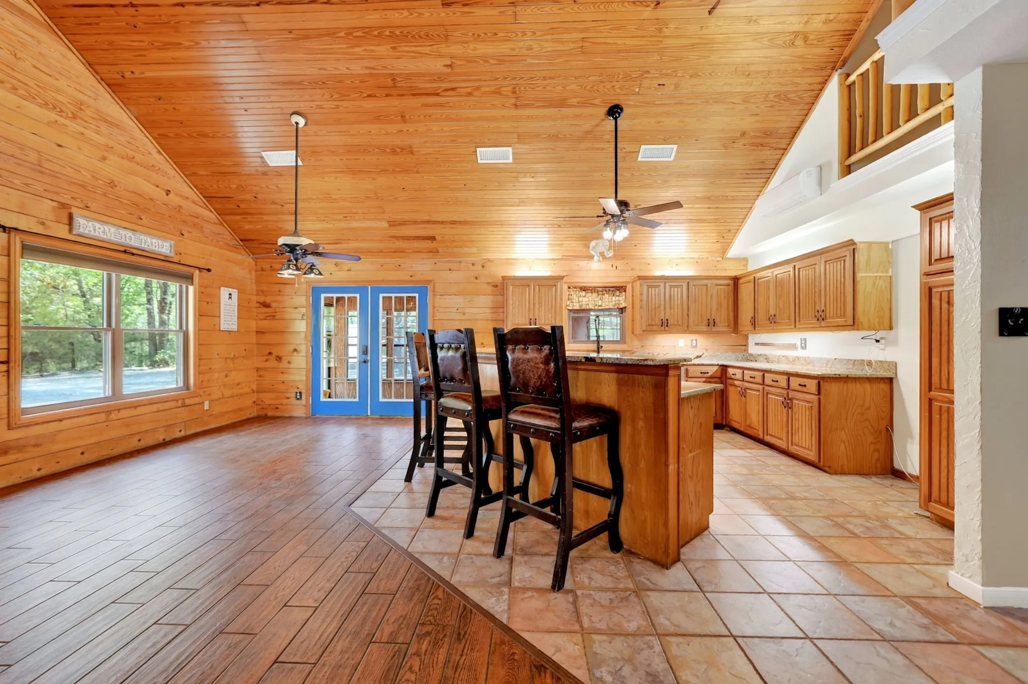 Single Family Residence For Sale in Hunt County , 7223 Fm 2101, Quinlan, Texas 75474, 3 Bedroom, 3 Bathroom, Garage spaces, 2,160 Sqft, built in 1998, mls#21346307, Real Estate Agent in Quinlan, Homes For Sale in Hunt county, Homes For Sale in Quinlan, Realtor in Quinlan Texas, Real Estate Brokerage Independent Realty Texas, Luminita Cordes Realtor