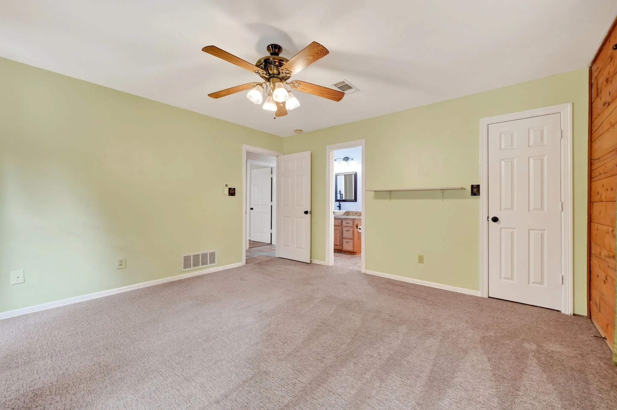 Single Family Residence For Sale in Hunt County , 7223 Fm 2101, Quinlan, Texas 75474, 3 Bedroom, 3 Bathroom, Garage spaces, 2,160 Sqft, built in 1998, mls#21346307, Real Estate Agent in Quinlan, Homes For Sale in Hunt county, Homes For Sale in Quinlan, Realtor in Quinlan Texas, Real Estate Brokerage Independent Realty Texas, Luminita Cordes Realtor