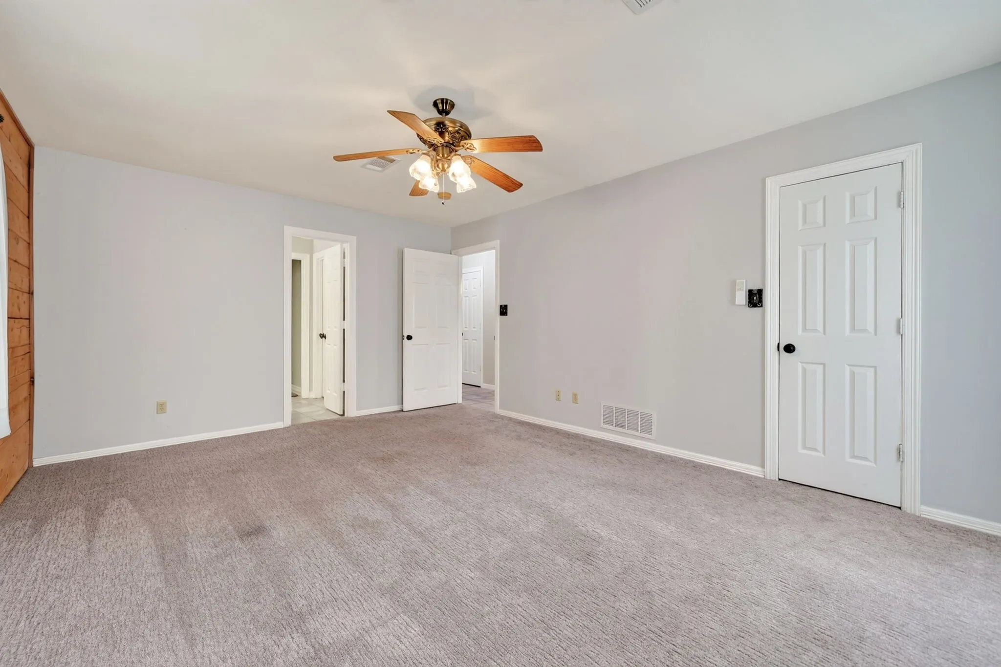 Single Family Residence For Sale in Hunt County , 7223 Fm 2101, Quinlan, Texas 75474, 3 Bedroom, 3 Bathroom, Garage spaces, 2,160 Sqft, built in 1998, mls#21346307, Real Estate Agent in Quinlan, Homes For Sale in Hunt county, Homes For Sale in Quinlan, Realtor in Quinlan Texas, Real Estate Brokerage Independent Realty Texas, Luminita Cordes Realtor