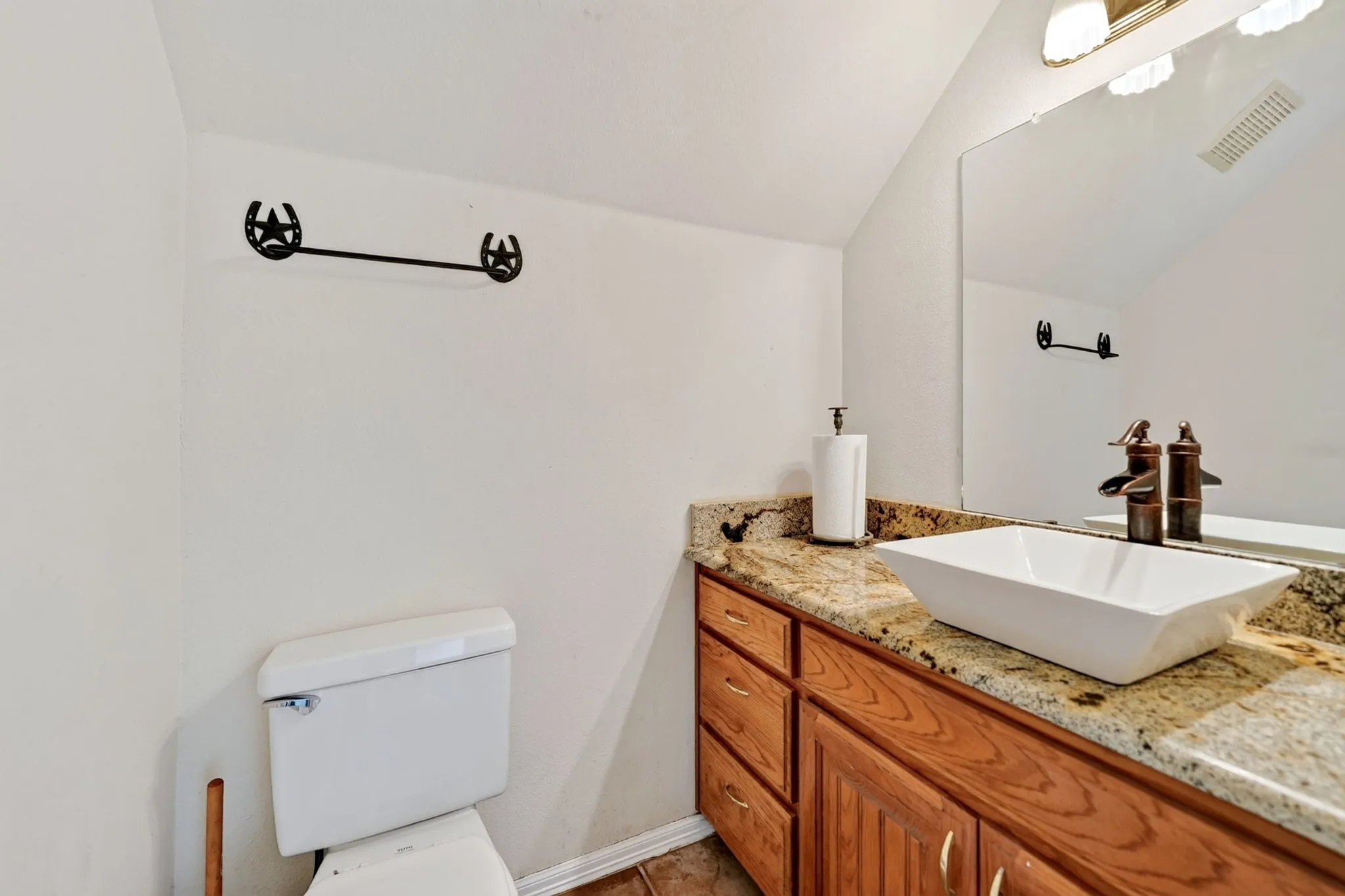 Single Family Residence For Sale in Hunt County , 7223 Fm 2101, Quinlan, Texas 75474, 3 Bedroom, 3 Bathroom, Garage spaces, 2,160 Sqft, built in 1998, mls#21346307, Real Estate Agent in Quinlan, Homes For Sale in Hunt county, Homes For Sale in Quinlan, Realtor in Quinlan Texas, Real Estate Brokerage Independent Realty Texas, Luminita Cordes Realtor