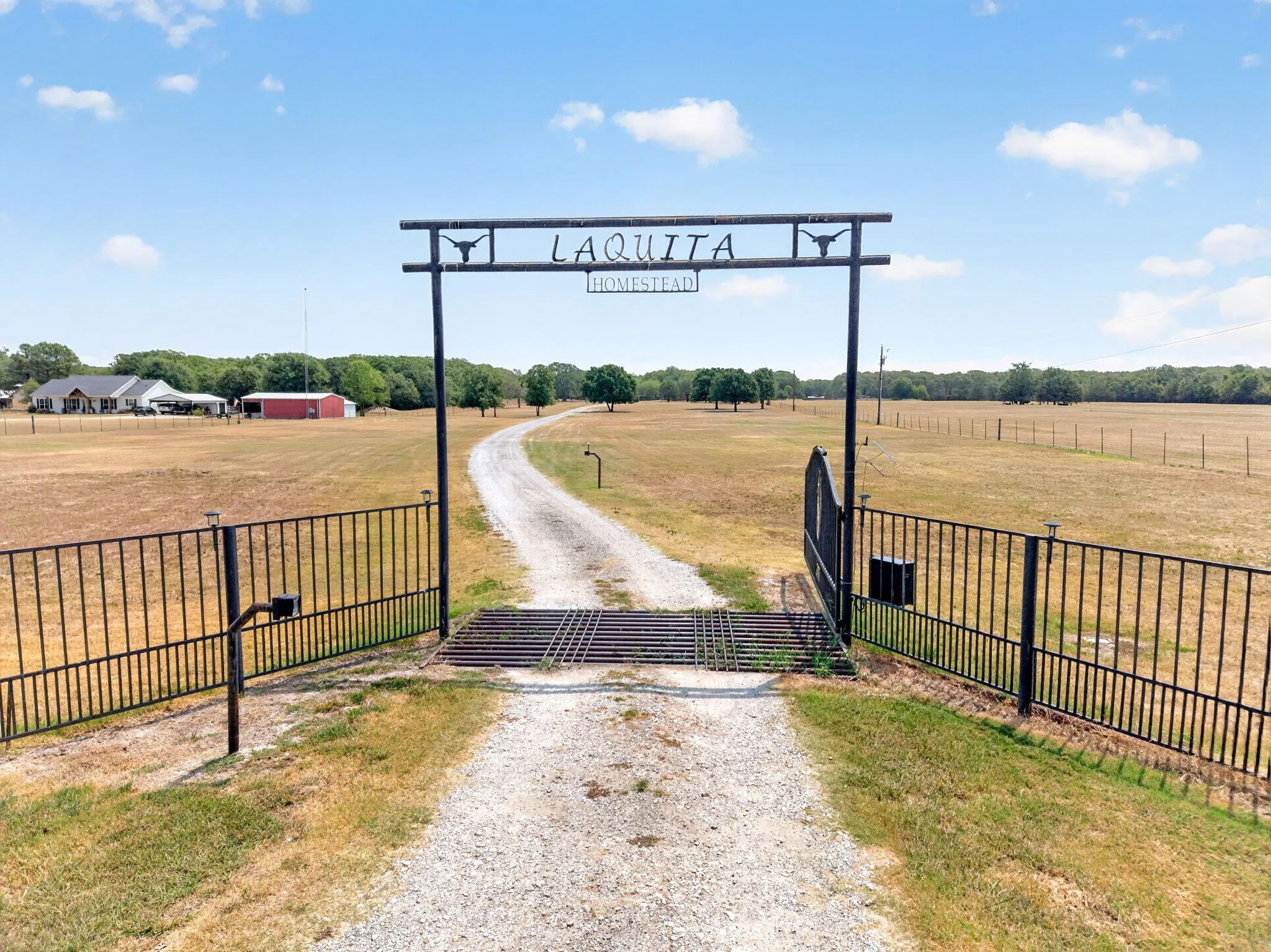 Single Family Residence For Sale in Hunt County , 7223 Fm 2101, Quinlan, Texas 75474, 3 Bedroom, 3 Bathroom, Garage spaces, 2,160 Sqft, built in 1998, mls#21346307, Real Estate Agent in Quinlan, Homes For Sale in Hunt county, Homes For Sale in Quinlan, Realtor in Quinlan Texas, Real Estate Brokerage Independent Realty Texas, Luminita Cordes Realtor