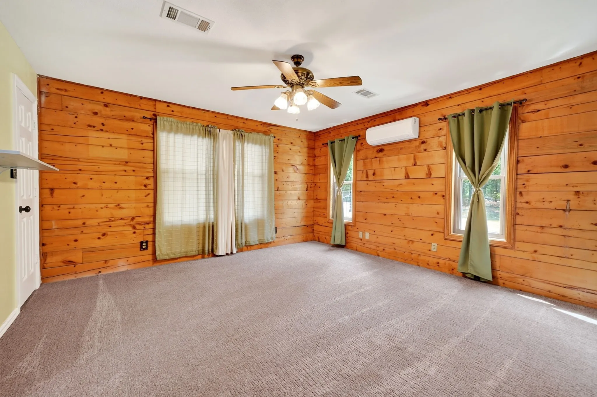 Single Family Residence For Sale in Hunt County , 7223 Fm 2101, Quinlan, Texas 75474, 3 Bedroom, 3 Bathroom, Garage spaces, 2,160 Sqft, built in 1998, mls#21346307, Real Estate Agent in Quinlan, Homes For Sale in Hunt county, Homes For Sale in Quinlan, Realtor in Quinlan Texas, Real Estate Brokerage Independent Realty Texas, Luminita Cordes Realtor