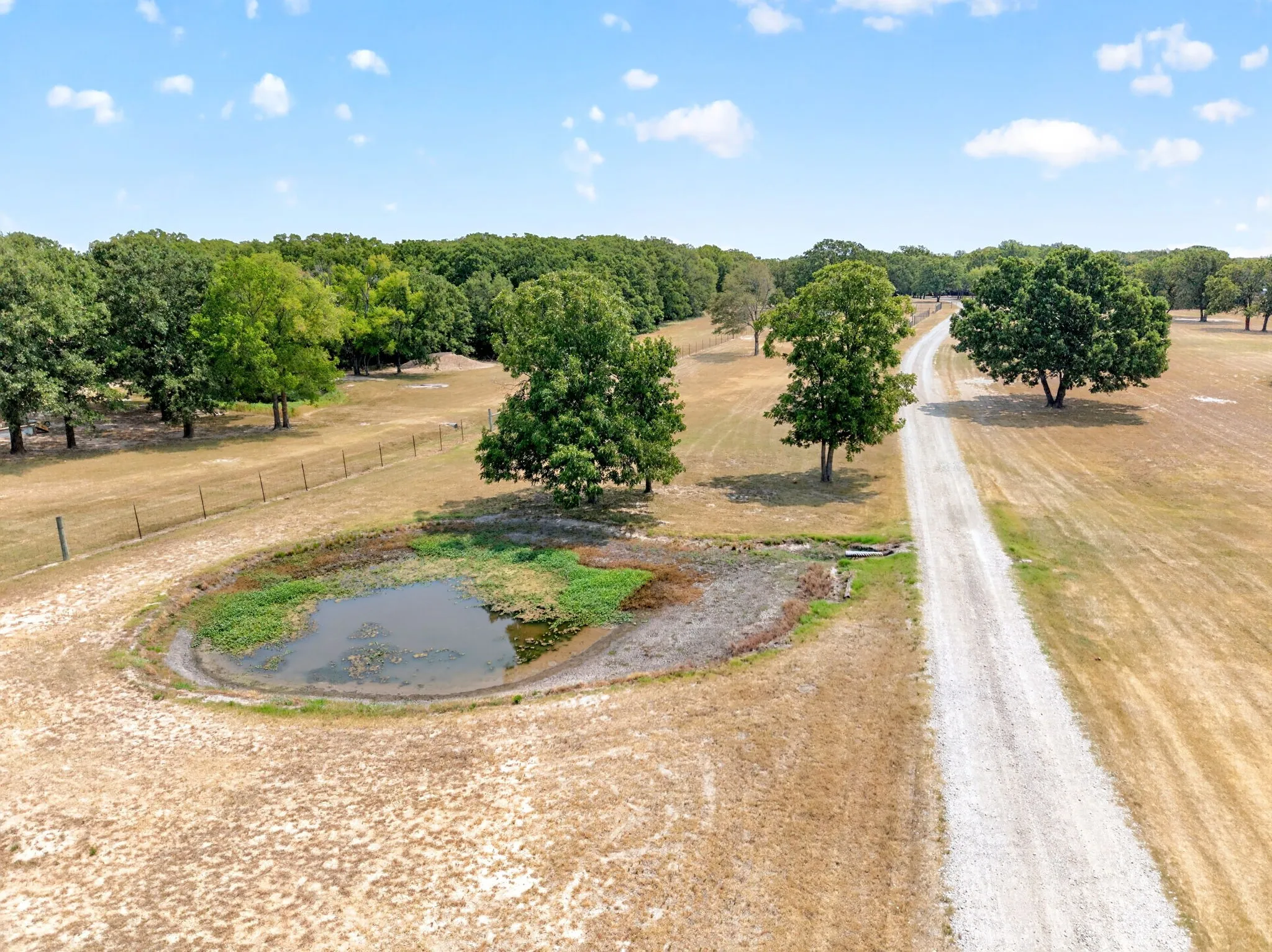 Single Family Residence For Sale in Hunt County , 7223 Fm 2101, Quinlan, Texas 75474, 3 Bedroom, 3 Bathroom, Garage spaces, 2,160 Sqft, built in 1998, mls#21346307, Real Estate Agent in Quinlan, Homes For Sale in Hunt county, Homes For Sale in Quinlan, Realtor in Quinlan Texas, Real Estate Brokerage Independent Realty Texas, Luminita Cordes Realtor