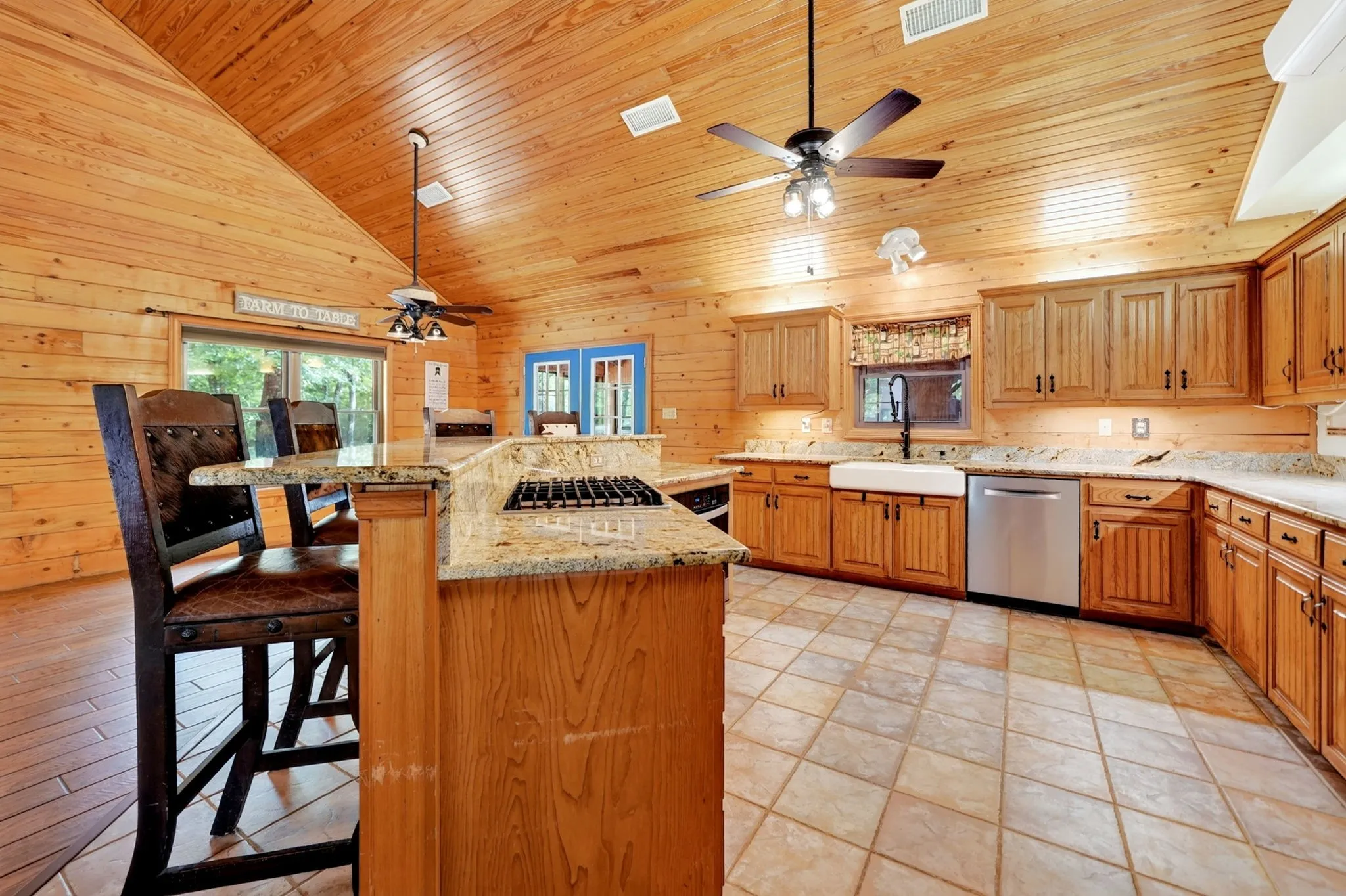 Single Family Residence For Sale in Hunt County , 7223 Fm 2101, Quinlan, Texas 75474, 3 Bedroom, 3 Bathroom, Garage spaces, 2,160 Sqft, built in 1998, mls#21346307, Real Estate Agent in Quinlan, Homes For Sale in Hunt county, Homes For Sale in Quinlan, Realtor in Quinlan Texas, Real Estate Brokerage Independent Realty Texas, Luminita Cordes Realtor