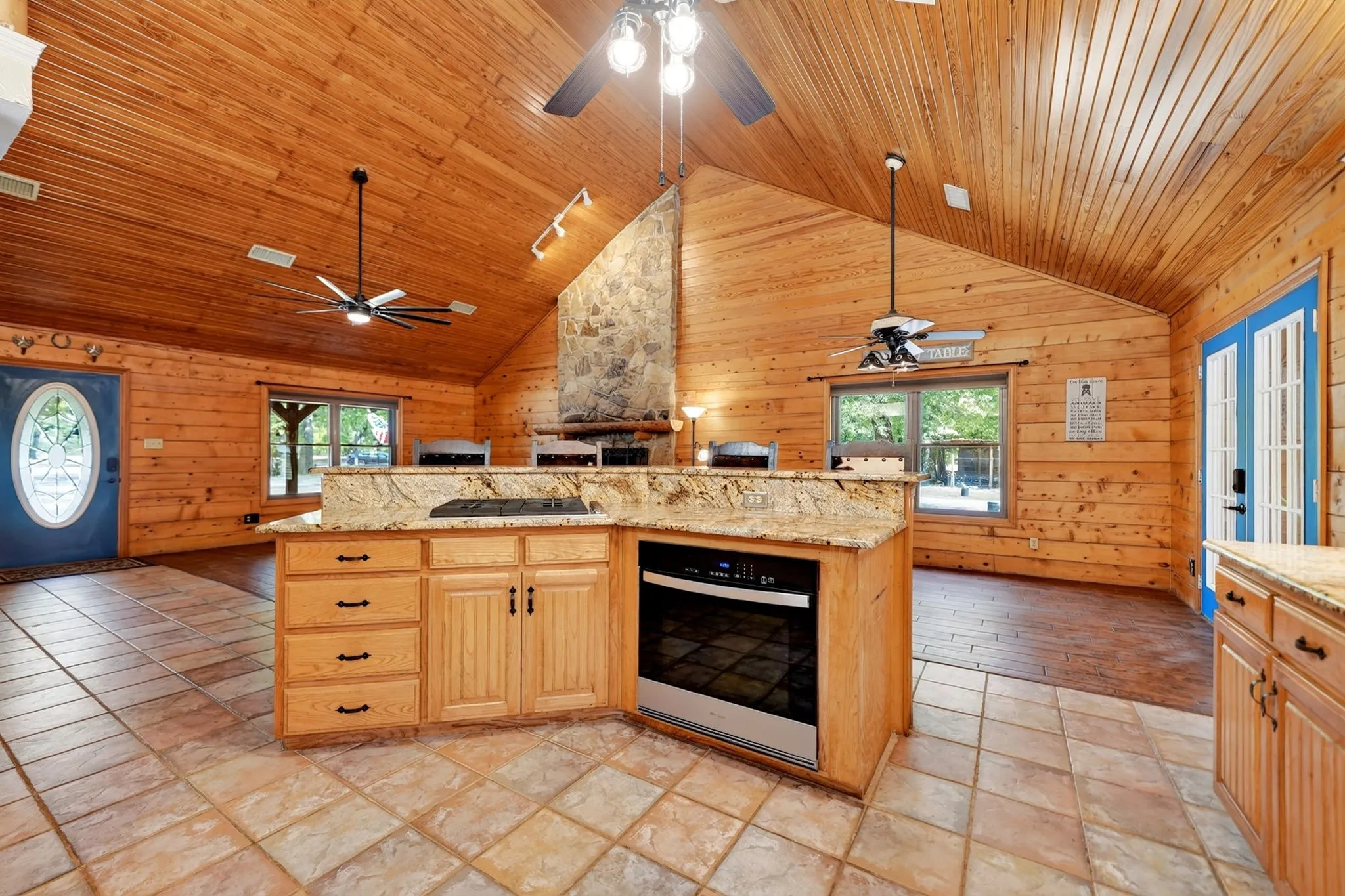 Single Family Residence For Sale in Hunt County , 7223 Fm 2101, Quinlan, Texas 75474, 3 Bedroom, 3 Bathroom, Garage spaces, 2,160 Sqft, built in 1998, mls#21346307, Real Estate Agent in Quinlan, Homes For Sale in Hunt county, Homes For Sale in Quinlan, Realtor in Quinlan Texas, Real Estate Brokerage Independent Realty Texas, Luminita Cordes Realtor