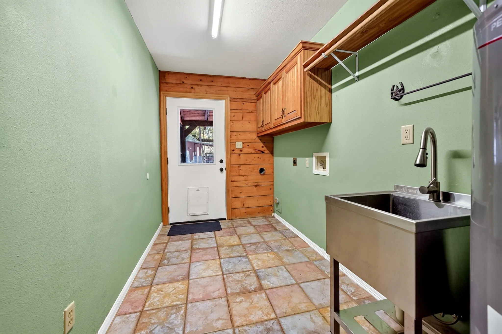 Single Family Residence For Sale in Hunt County , 7223 Fm 2101, Quinlan, Texas 75474, 3 Bedroom, 3 Bathroom, Garage spaces, 2,160 Sqft, built in 1998, mls#21346307, Real Estate Agent in Quinlan, Homes For Sale in Hunt county, Homes For Sale in Quinlan, Realtor in Quinlan Texas, Real Estate Brokerage Independent Realty Texas, Luminita Cordes Realtor