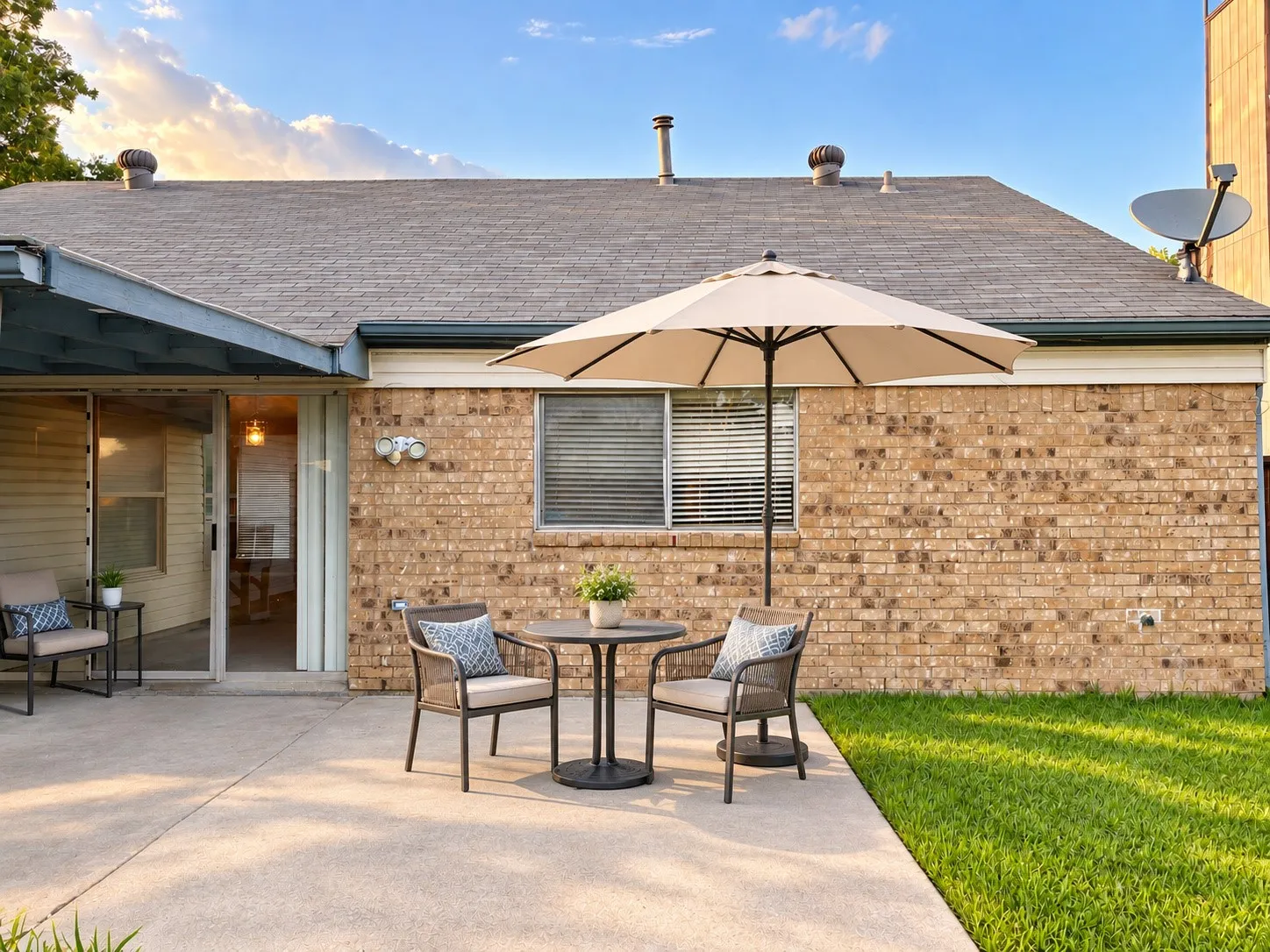 Single Family Residence For Sale in Dallas County , 618 Pyramid Drive, Garland, Texas 75040, 4 Bedroom, 2 Bathroom, Garage spaces, 2,100 Sqft, built in 1980, mls#21348456, Real Estate Agent in Garland, Homes For Sale in Dallas county, Homes For Sale in Garland, Realtor in Garland Texas, Real Estate Brokerage Independent Realty Texas, Luminita Cordes Realtor