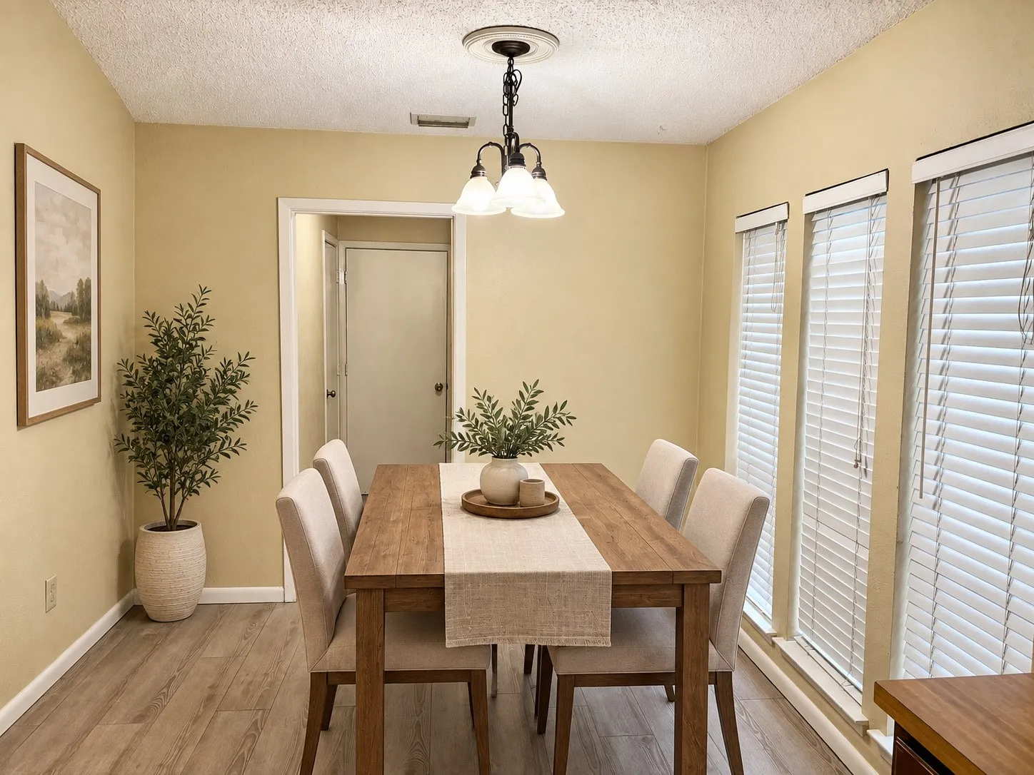 Single Family Residence For Sale in Dallas County , 618 Pyramid Drive, Garland, Texas 75040, 4 Bedroom, 2 Bathroom, Garage spaces, 2,100 Sqft, built in 1980, mls#21348456, Real Estate Agent in Garland, Homes For Sale in Dallas county, Homes For Sale in Garland, Realtor in Garland Texas, Real Estate Brokerage Independent Realty Texas, Luminita Cordes Realtor