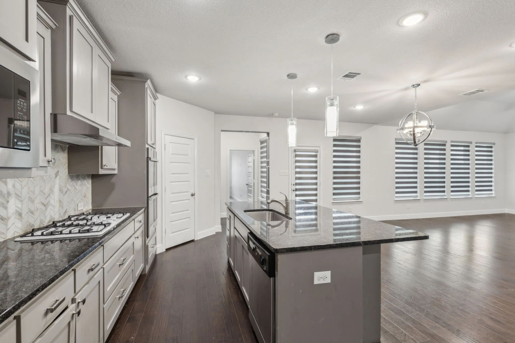 Single Family Residence For Rent in Collin County , 906 Overton Avenue, Celina, Texas 75009, 5 Bedroom, 4 Bathroom, 3 Garage spaces, 3,737 Sqft, built in 2019, mls#21355113, Real Estate Agent in Celina, Homes For Rent in Collin county, Homes For Rent in Celina, Realtor in Celina Texas, Real Estate Brokerage Independent Realty Texas, Luminita Cordes Realtor