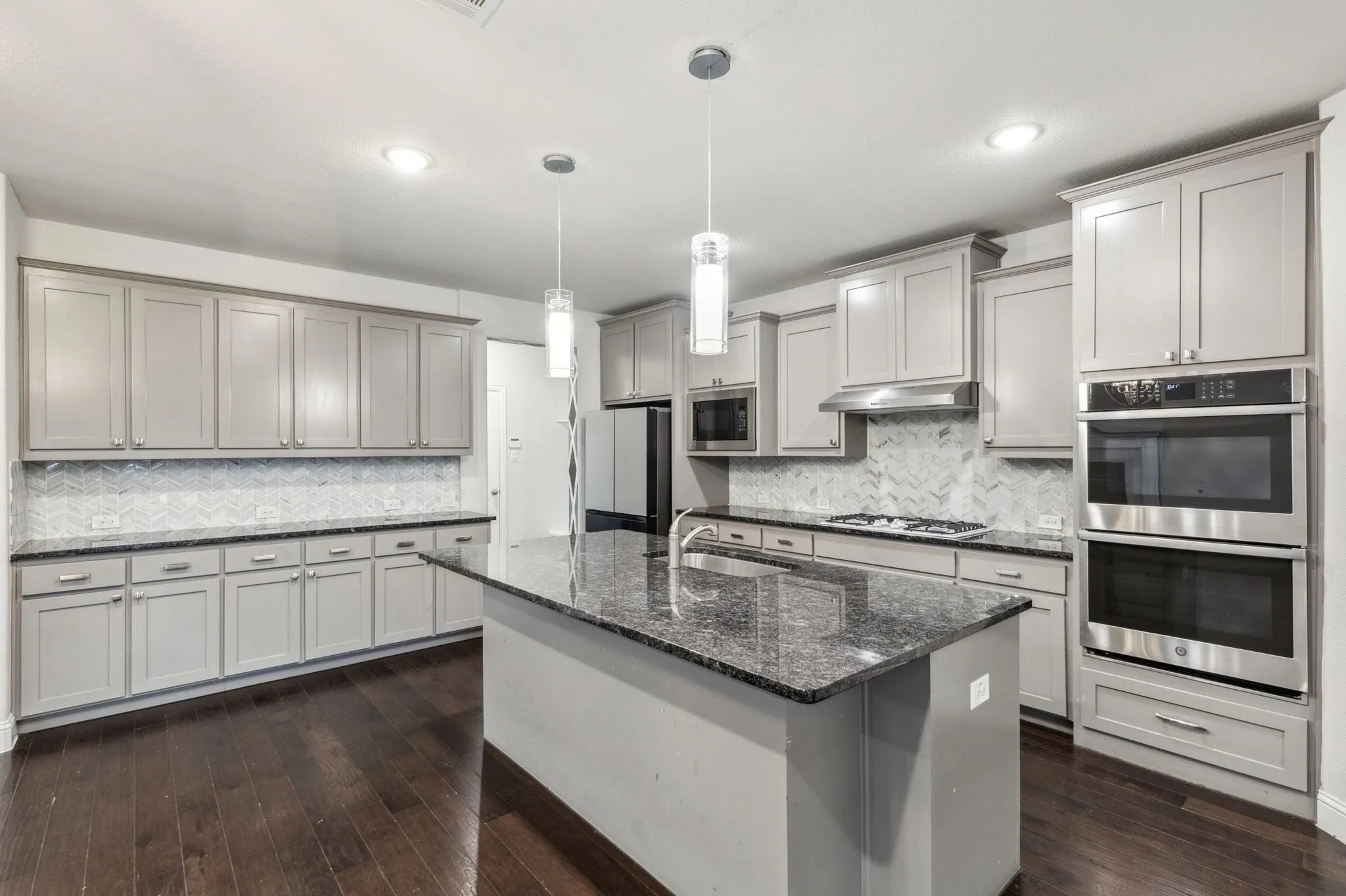 Single Family Residence For Rent in Collin County , 906 Overton Avenue, Celina, Texas 75009, 5 Bedroom, 4 Bathroom, 3 Garage spaces, 3,737 Sqft, built in 2019, mls#21355113, Real Estate Agent in Celina, Homes For Rent in Collin county, Homes For Rent in Celina, Realtor in Celina Texas, Real Estate Brokerage Independent Realty Texas, Luminita Cordes Realtor