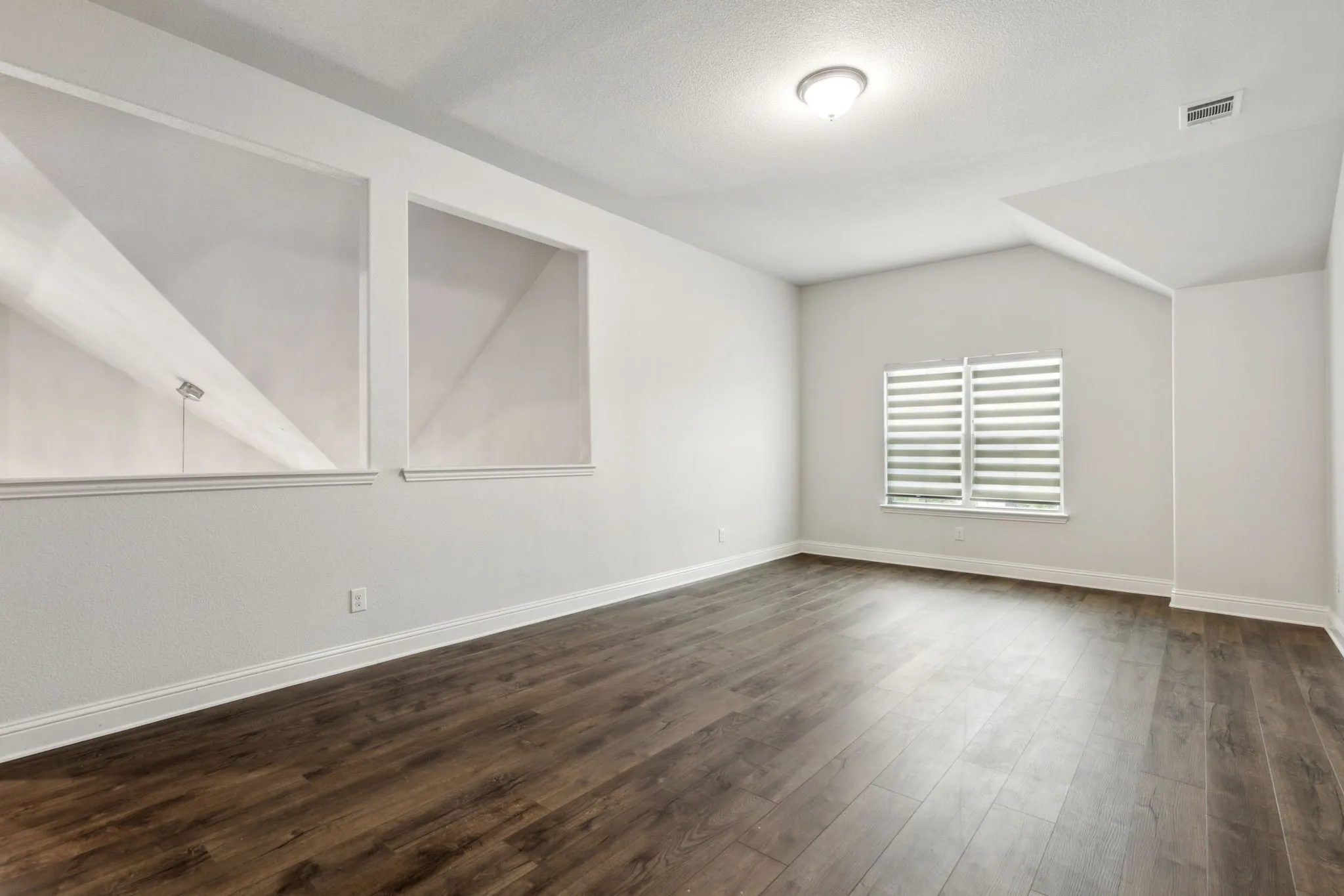 Single Family Residence For Rent in Collin County , 906 Overton Avenue, Celina, Texas 75009, 5 Bedroom, 4 Bathroom, 3 Garage spaces, 3,737 Sqft, built in 2019, mls#21355113, Real Estate Agent in Celina, Homes For Rent in Collin county, Homes For Rent in Celina, Realtor in Celina Texas, Real Estate Brokerage Independent Realty Texas, Luminita Cordes Realtor