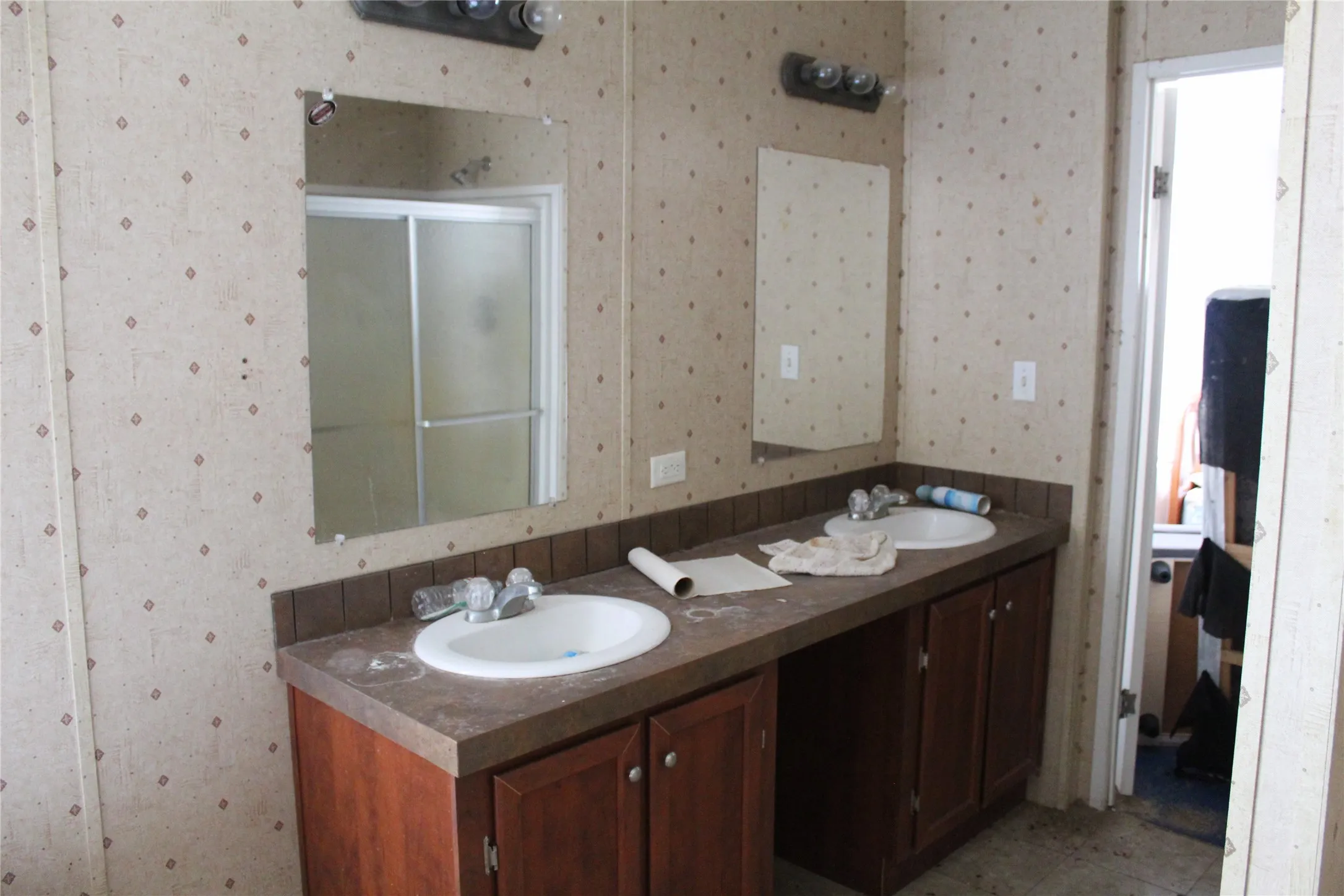 Mobile Home For Sale in Kaufman County , 13762 County Road 4124, Crandall, Texas 75114, 4 Bedroom, 2 Bathroom, Garage spaces, 1,716 Sqft, built in 2008, mls#21340587, Real Estate Agent in Crandall, Homes For Sale in Kaufman county, Homes For Sale in Crandall, Realtor in Crandall Texas, Real Estate Brokerage Independent Realty Texas, Luminita Cordes Realtor