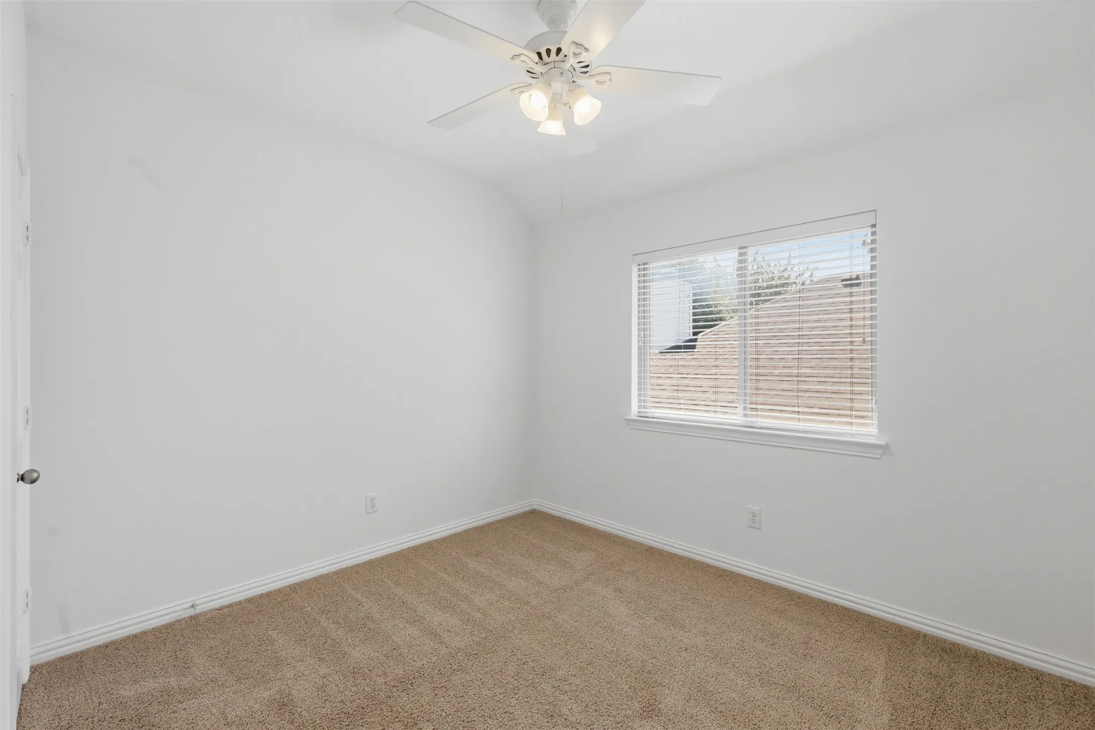 Single Family Residence For Sale in Tarrant County , 6974 Shoreview Drive, Grand Prairie, Texas 75054, 4 Bedroom, 3 Bathroom, 2 Garage spaces, 2,992 Sqft, built in 2004, mls#21354862, Real Estate Agent in Grand Prairie, Homes For Sale in Tarrant county, Homes For Sale in Grand Prairie, Realtor in Grand Prairie Texas, Real Estate Brokerage Independent Realty Texas, Luminita Cordes Realtor