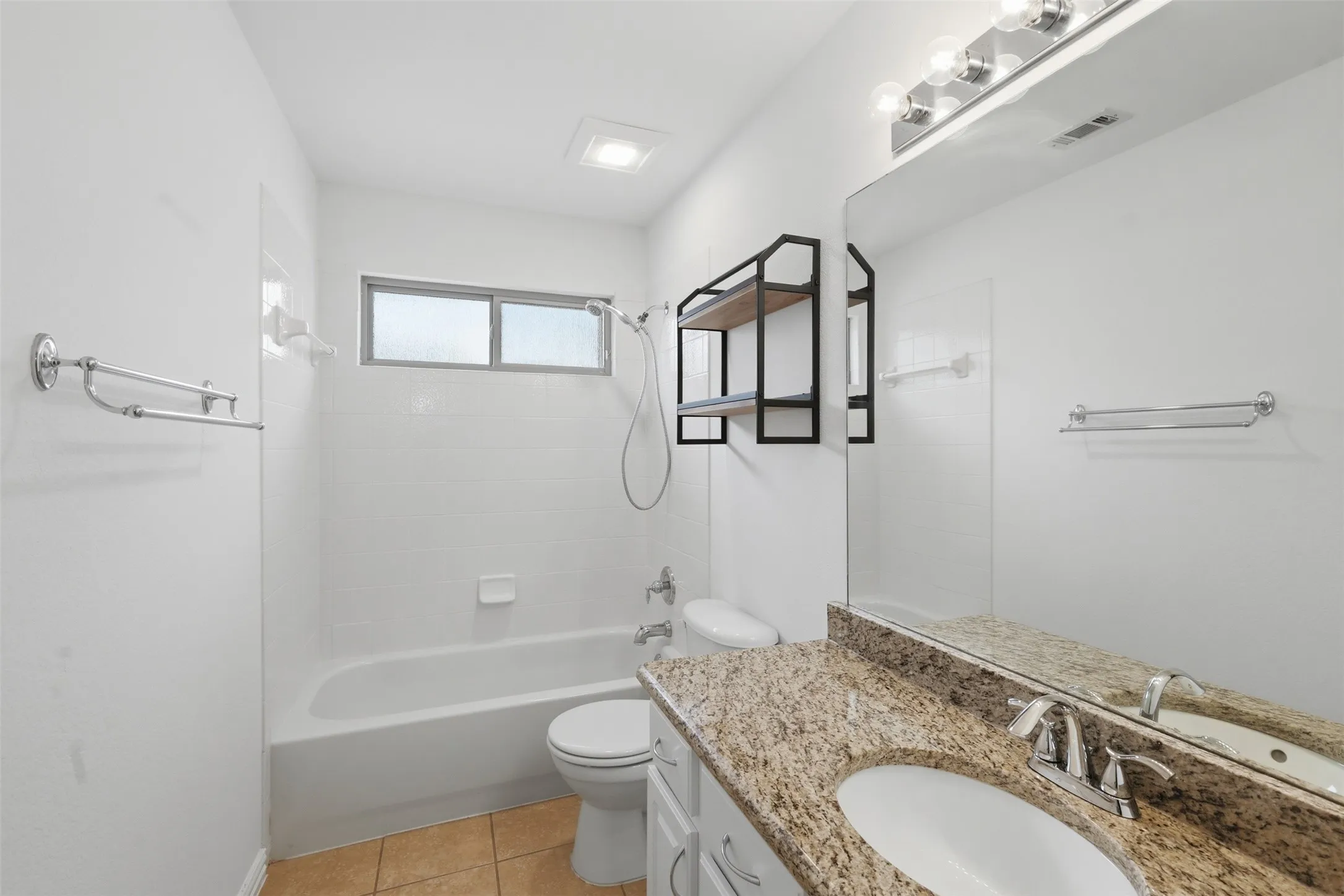 Single Family Residence For Sale in Tarrant County , 6974 Shoreview Drive, Grand Prairie, Texas 75054, 4 Bedroom, 3 Bathroom, 2 Garage spaces, 2,992 Sqft, built in 2004, mls#21354862, Real Estate Agent in Grand Prairie, Homes For Sale in Tarrant county, Homes For Sale in Grand Prairie, Realtor in Grand Prairie Texas, Real Estate Brokerage Independent Realty Texas, Luminita Cordes Realtor