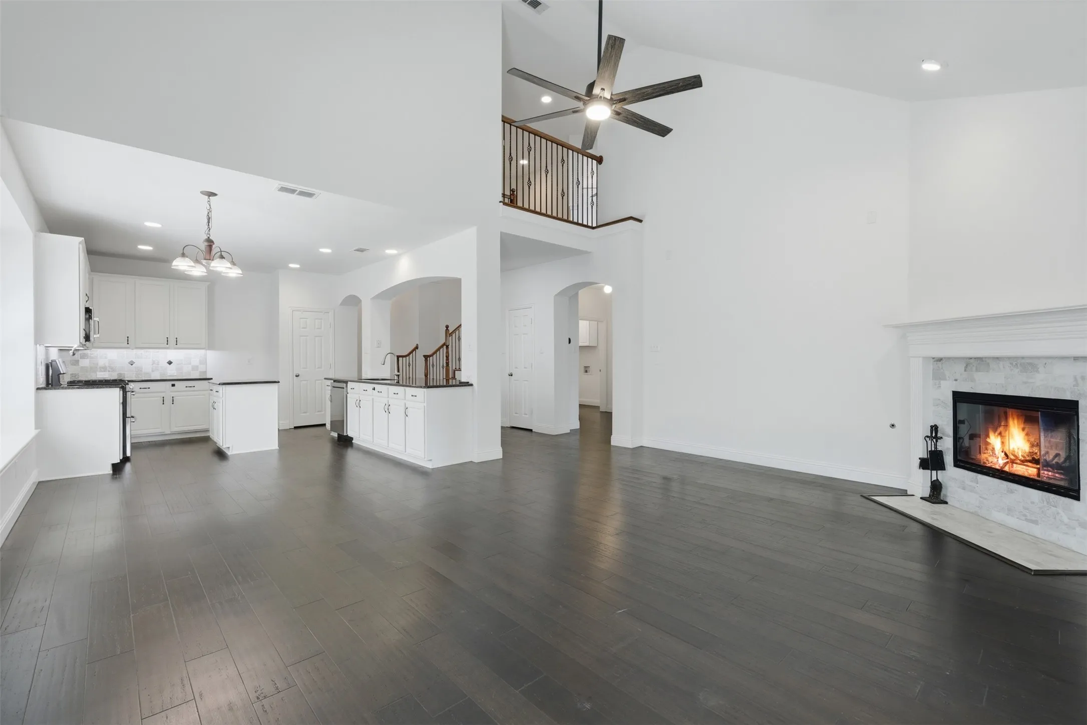 Single Family Residence For Sale in Tarrant County , 6974 Shoreview Drive, Grand Prairie, Texas 75054, 4 Bedroom, 3 Bathroom, 2 Garage spaces, 2,992 Sqft, built in 2004, mls#21354862, Real Estate Agent in Grand Prairie, Homes For Sale in Tarrant county, Homes For Sale in Grand Prairie, Realtor in Grand Prairie Texas, Real Estate Brokerage Independent Realty Texas, Luminita Cordes Realtor