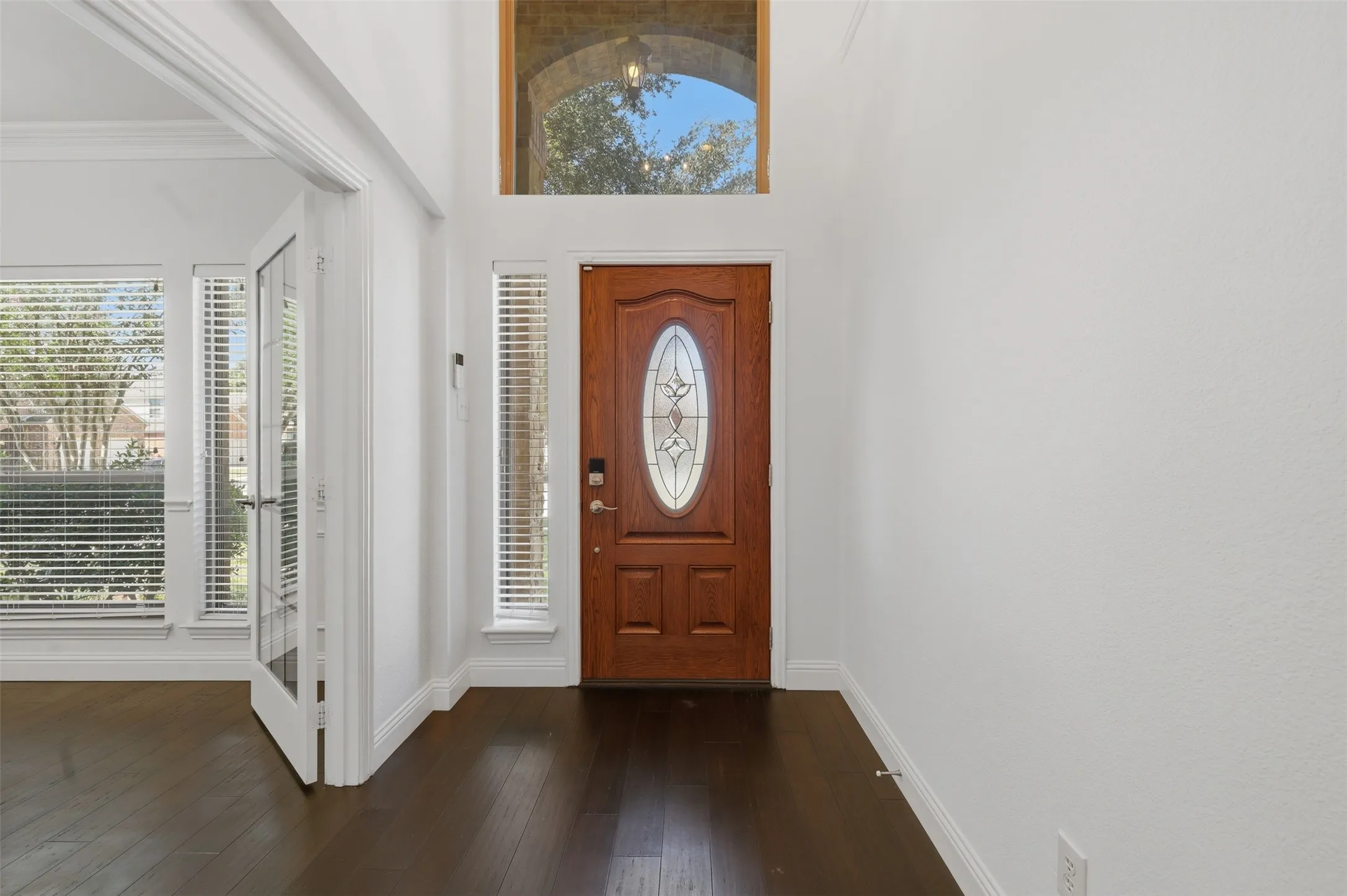 Single Family Residence For Sale in Tarrant County , 6974 Shoreview Drive, Grand Prairie, Texas 75054, 4 Bedroom, 3 Bathroom, 2 Garage spaces, 2,992 Sqft, built in 2004, mls#21354862, Real Estate Agent in Grand Prairie, Homes For Sale in Tarrant county, Homes For Sale in Grand Prairie, Realtor in Grand Prairie Texas, Real Estate Brokerage Independent Realty Texas, Luminita Cordes Realtor
