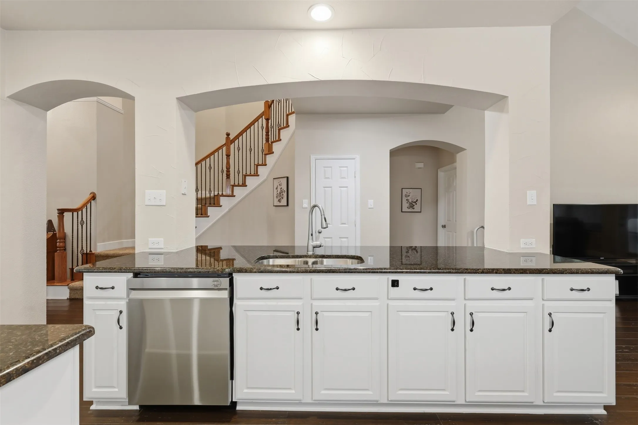 Single Family Residence For Sale in Tarrant County , 6974 Shoreview Drive, Grand Prairie, Texas 75054, 4 Bedroom, 3 Bathroom, 2 Garage spaces, 2,992 Sqft, built in 2004, mls#21354862, Real Estate Agent in Grand Prairie, Homes For Sale in Tarrant county, Homes For Sale in Grand Prairie, Realtor in Grand Prairie Texas, Real Estate Brokerage Independent Realty Texas, Luminita Cordes Realtor